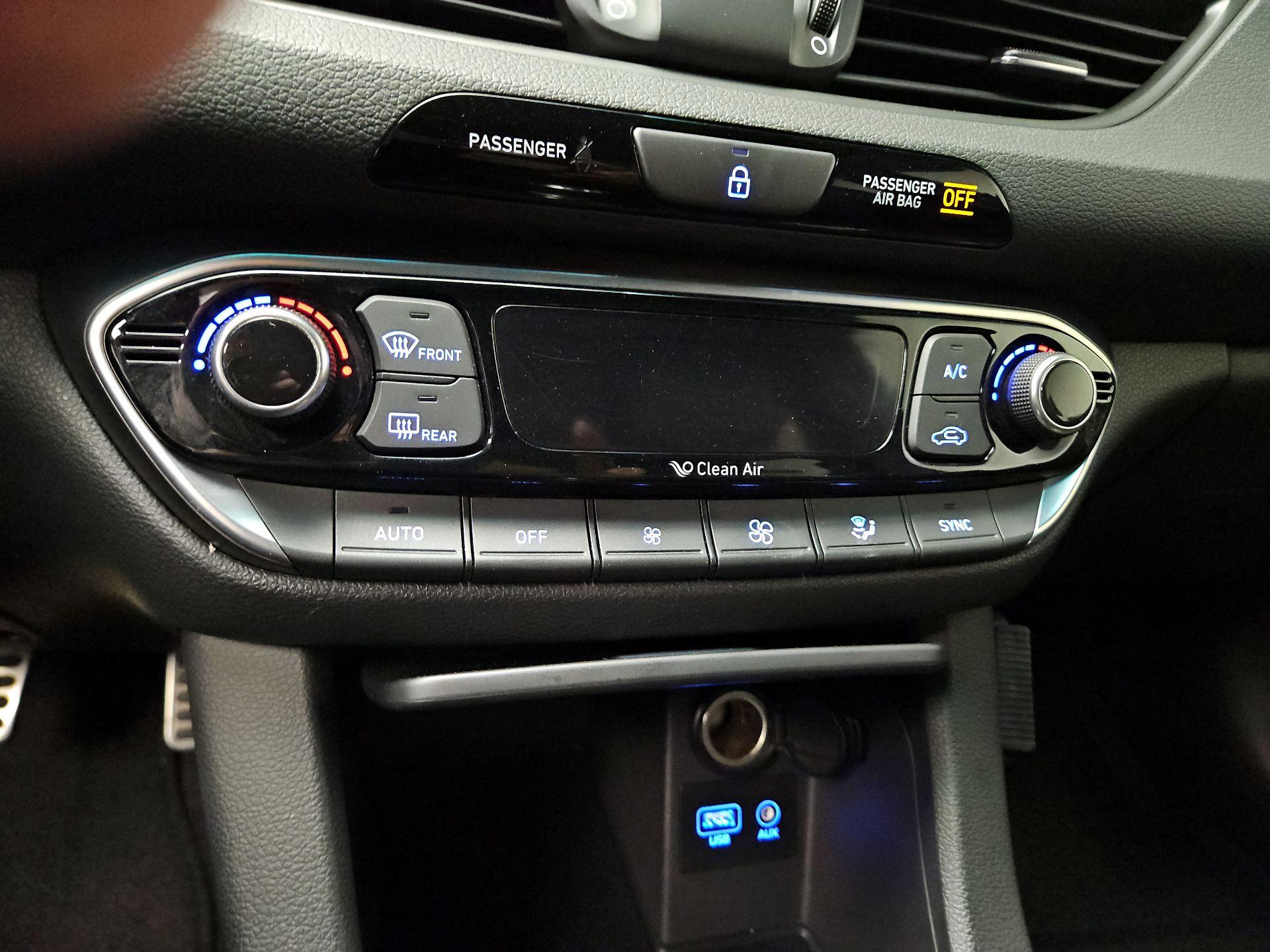 Thumbnail: 2019 Hyundai Elantra - 16