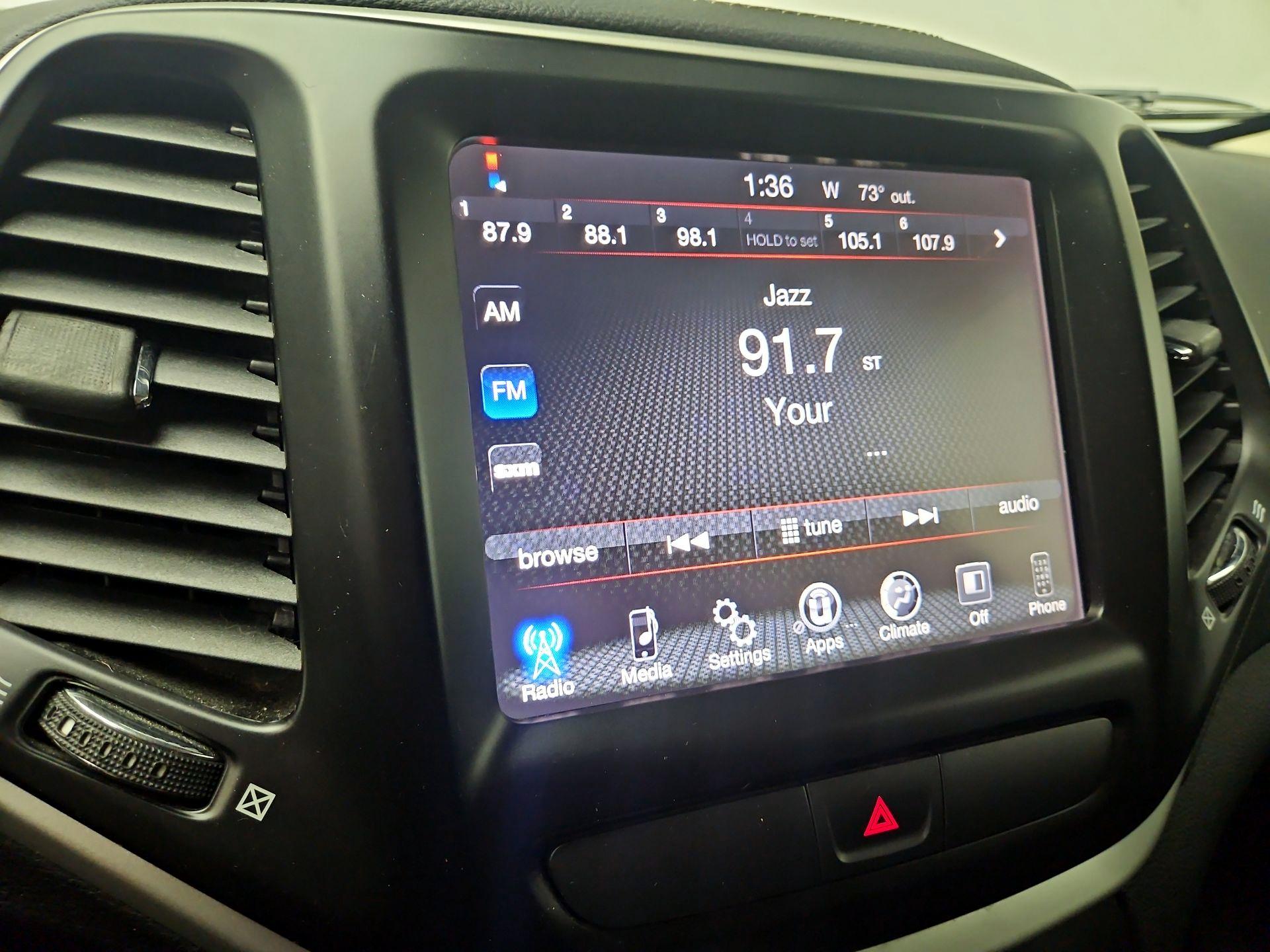 Thumbnail: 2018 Jeep Cherokee - 15