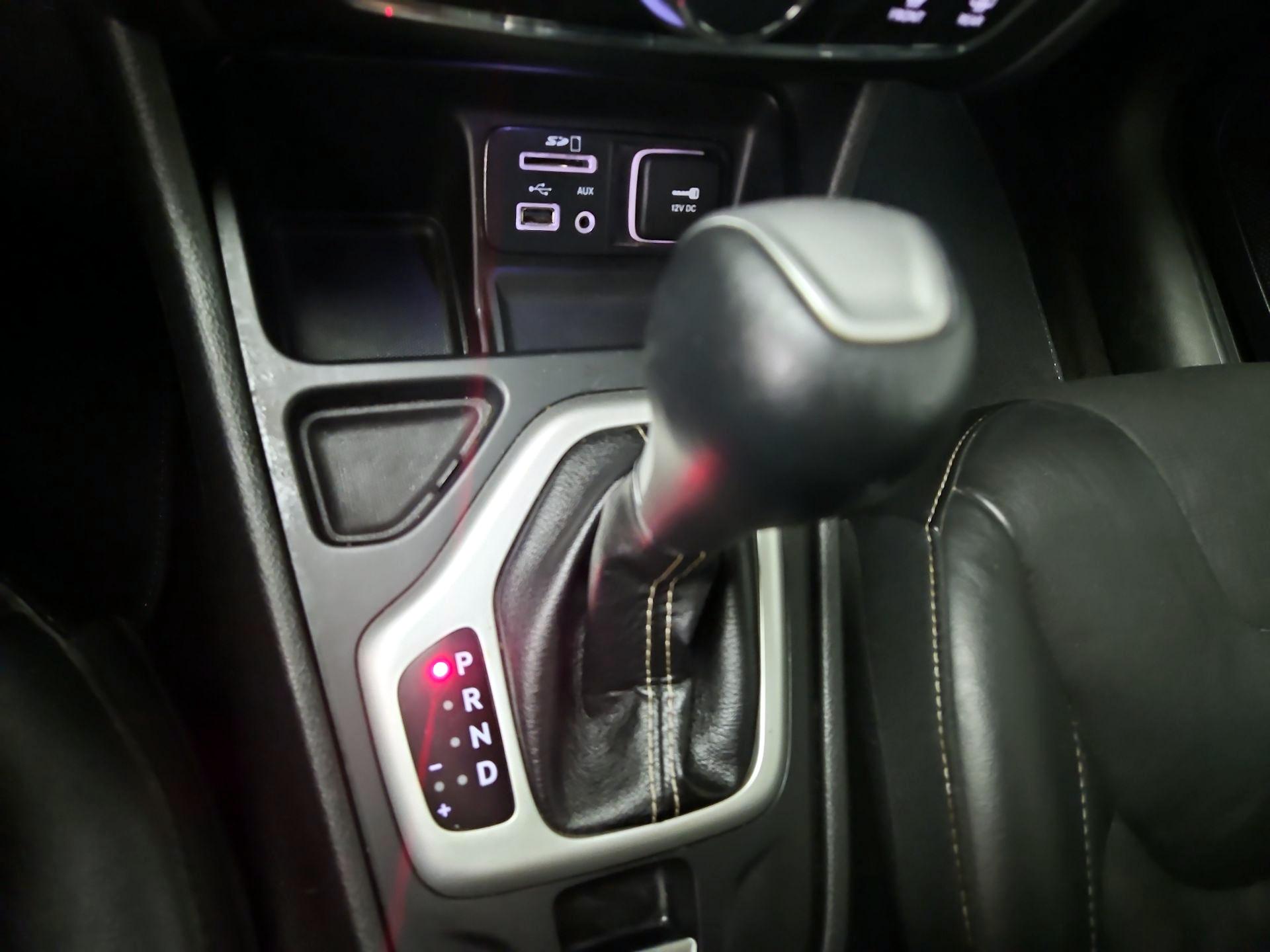 Thumbnail: 2018 Jeep Cherokee - 17