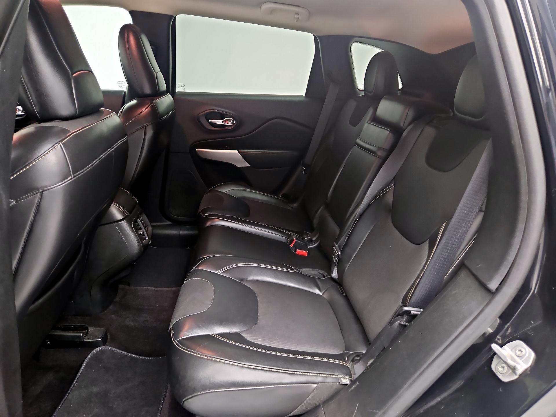 Thumbnail: 2018 Jeep Cherokee - 19