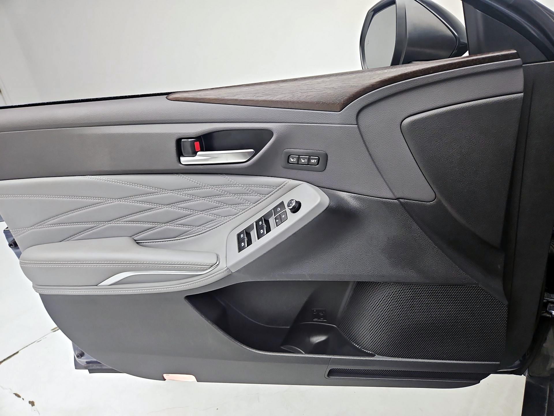 Thumbnail: 2019 Toyota Avalon - 12