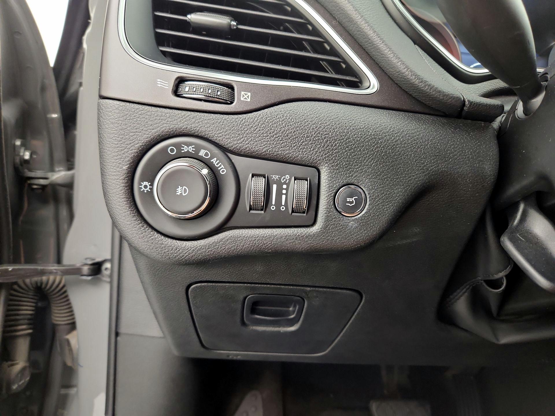 Thumbnail: 2022 Jeep Cherokee - 13