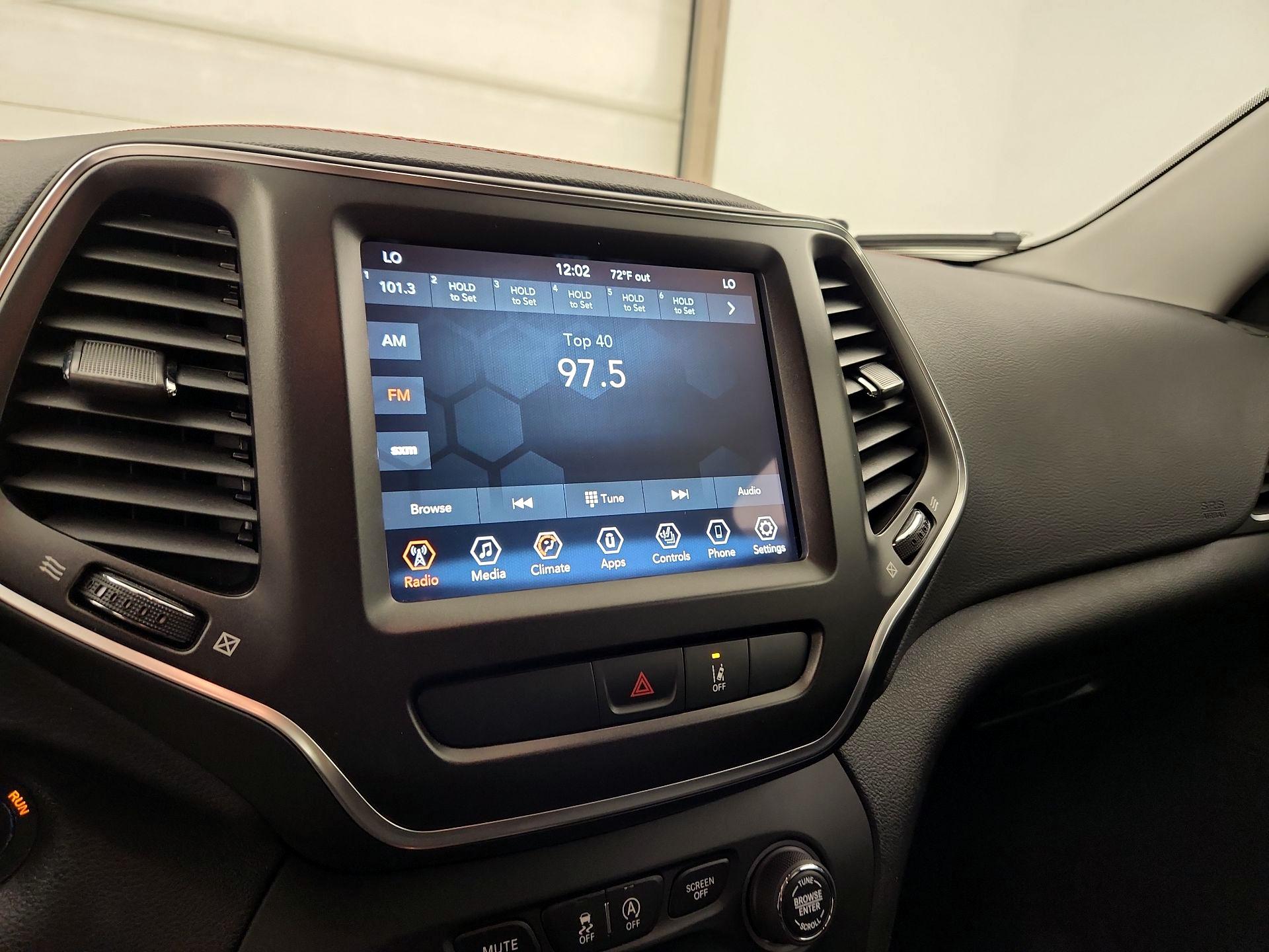 Thumbnail: 2022 Jeep Cherokee - 15