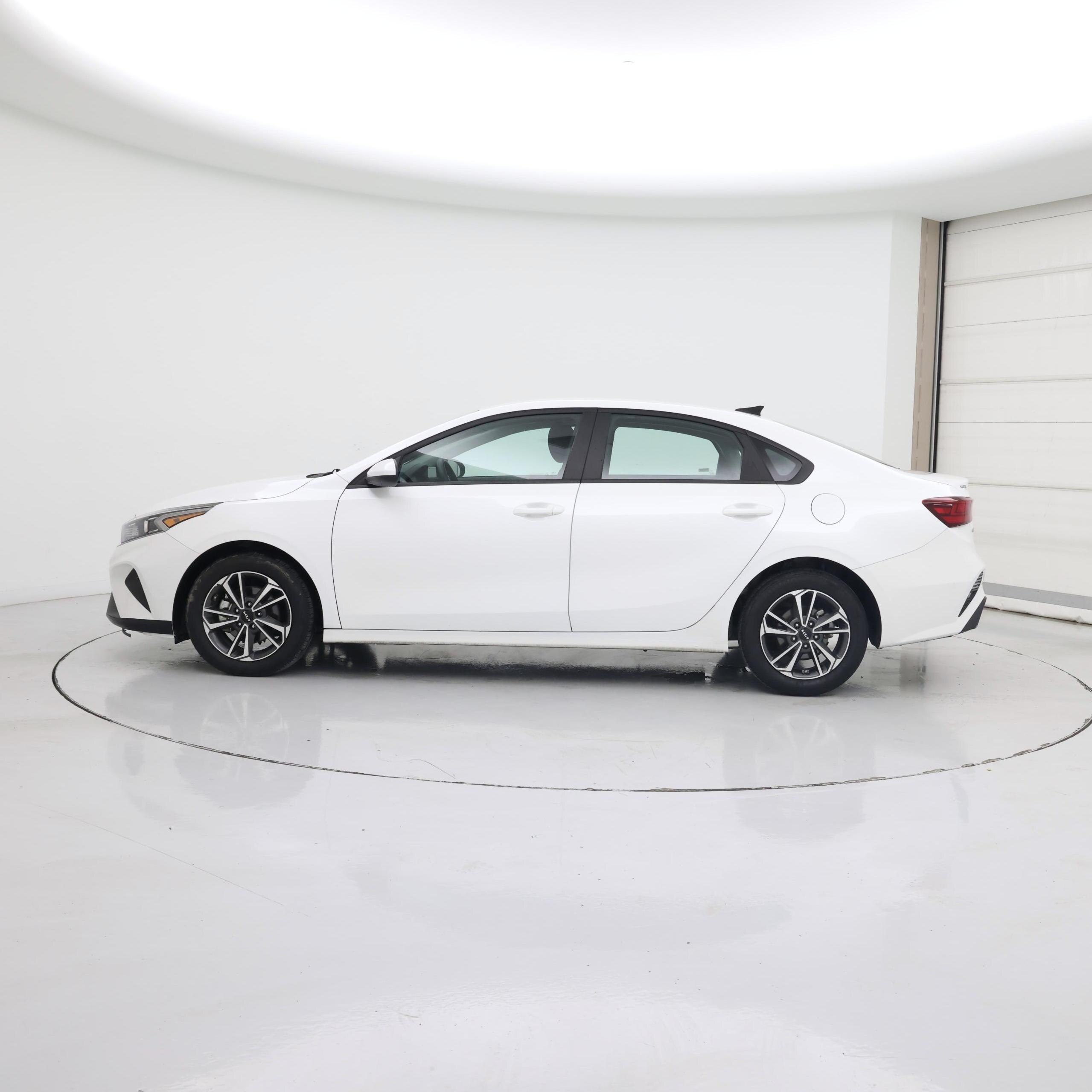 Thumbnail: 2024 Kia Forte - 3