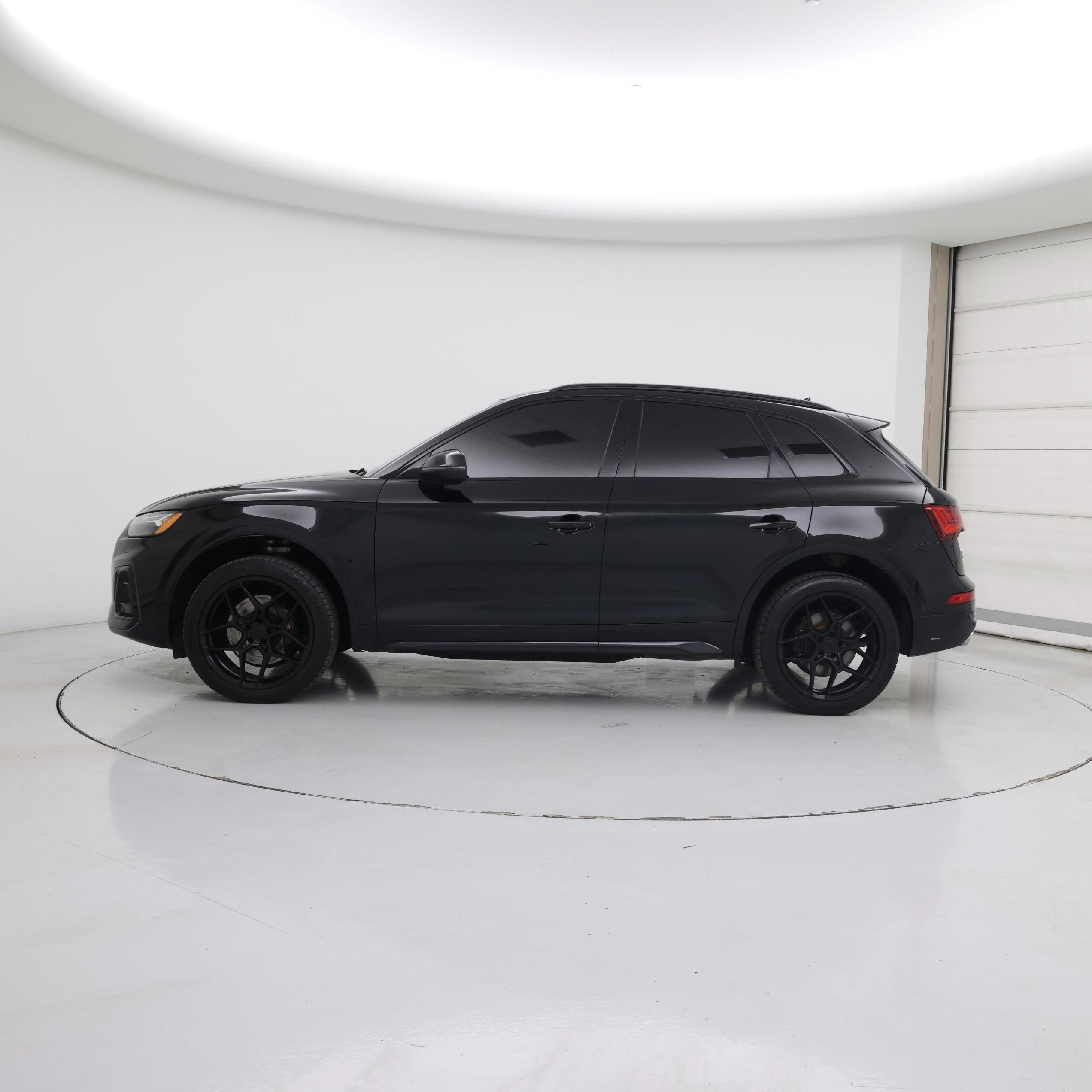 Thumbnail: 2021 Audi SQ5 - 3