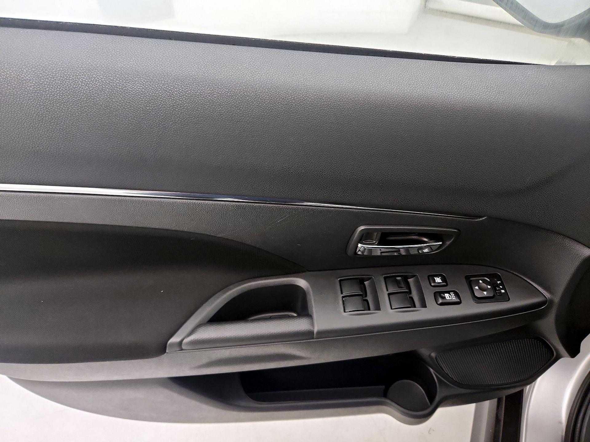 Thumbnail: 2023 Mitsubishi Outlander Sport - 12