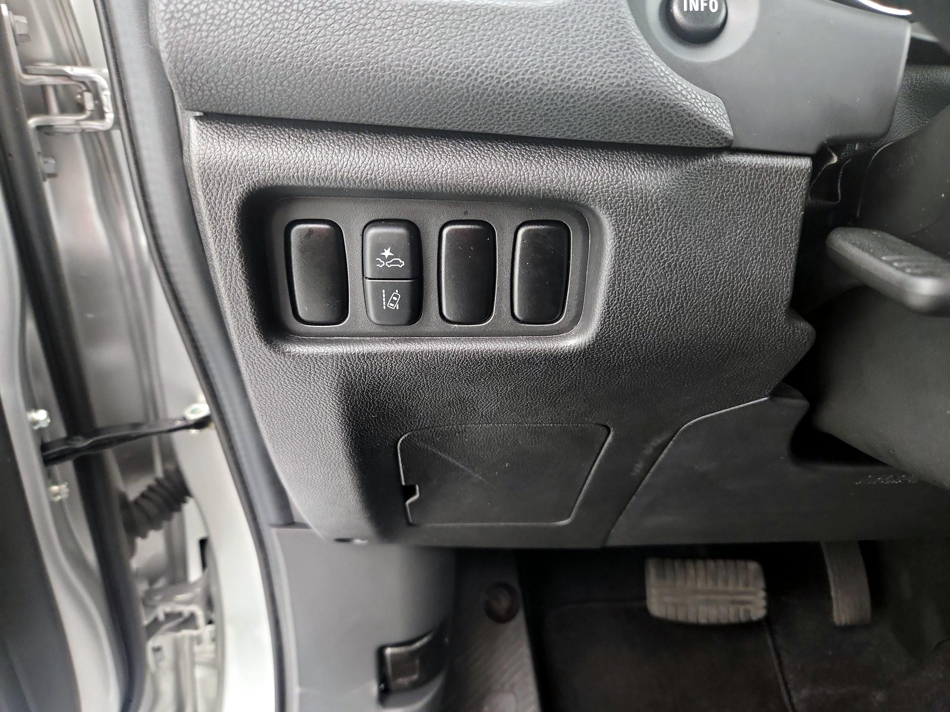 Thumbnail: 2023 Mitsubishi Outlander Sport - 13