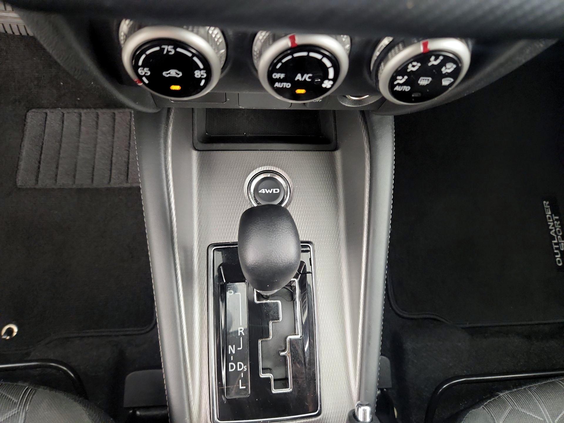 Thumbnail: 2023 Mitsubishi Outlander Sport - 17