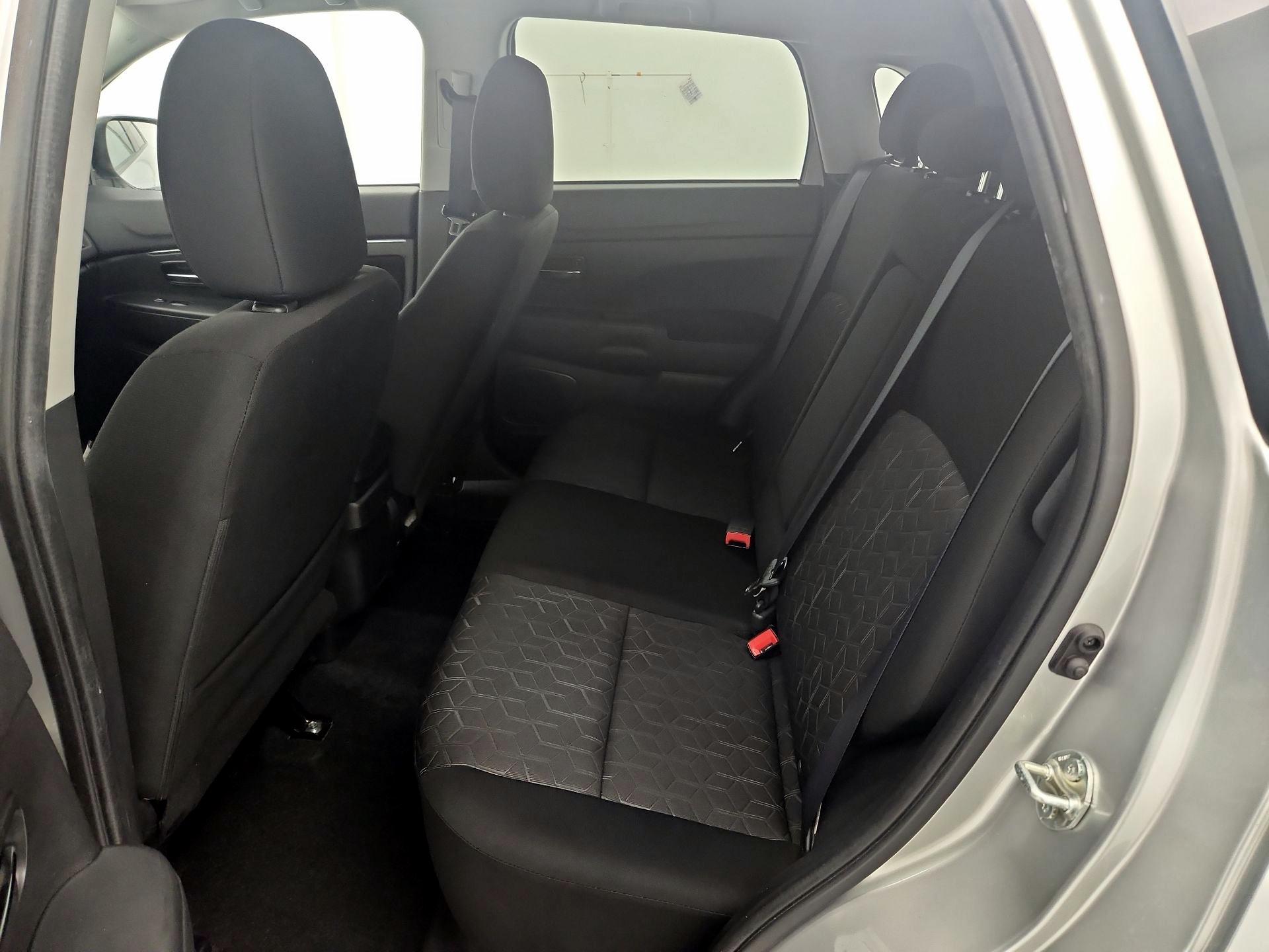 Thumbnail: 2023 Mitsubishi Outlander Sport - 19