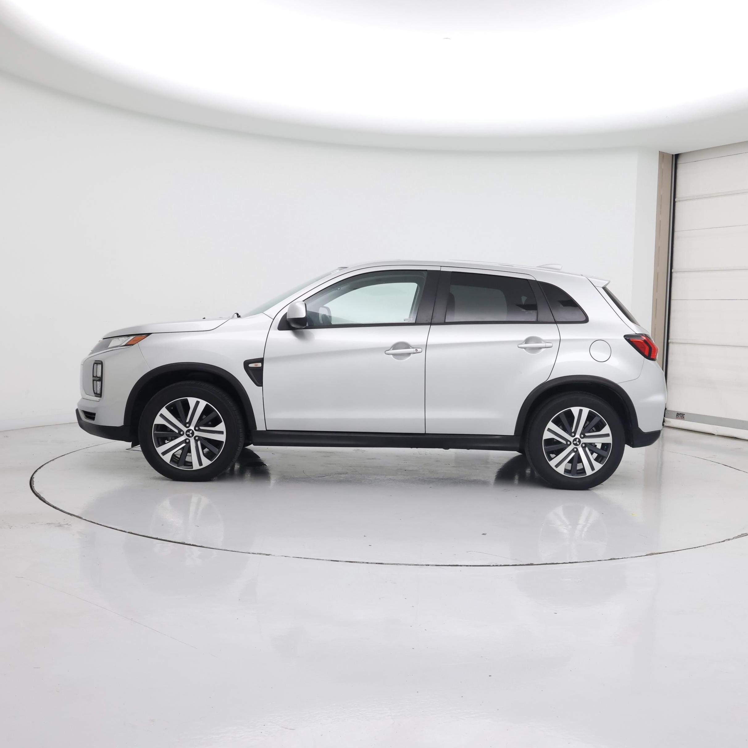 Thumbnail: 2023 Mitsubishi Outlander Sport - 3