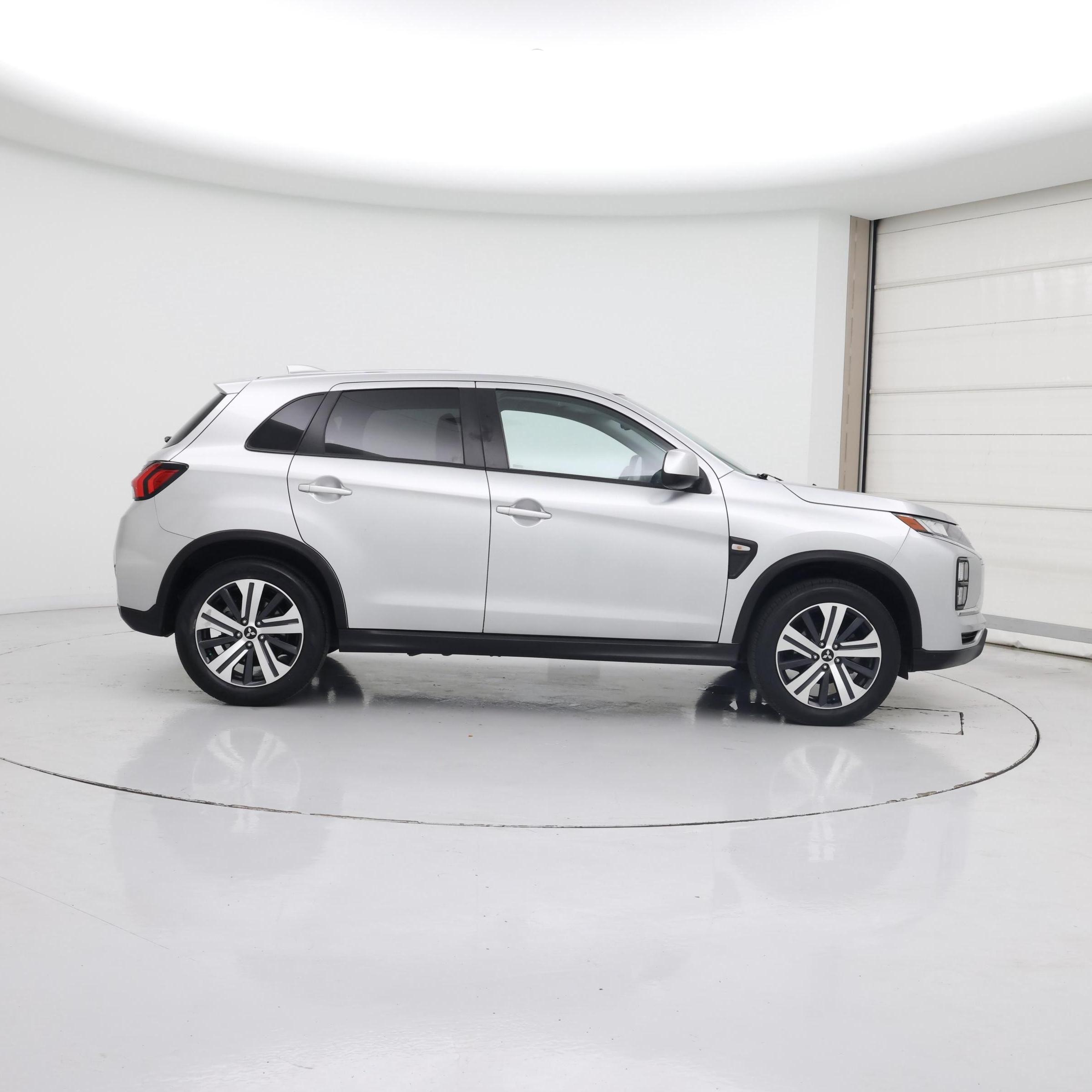 Thumbnail: 2023 Mitsubishi Outlander Sport - 7