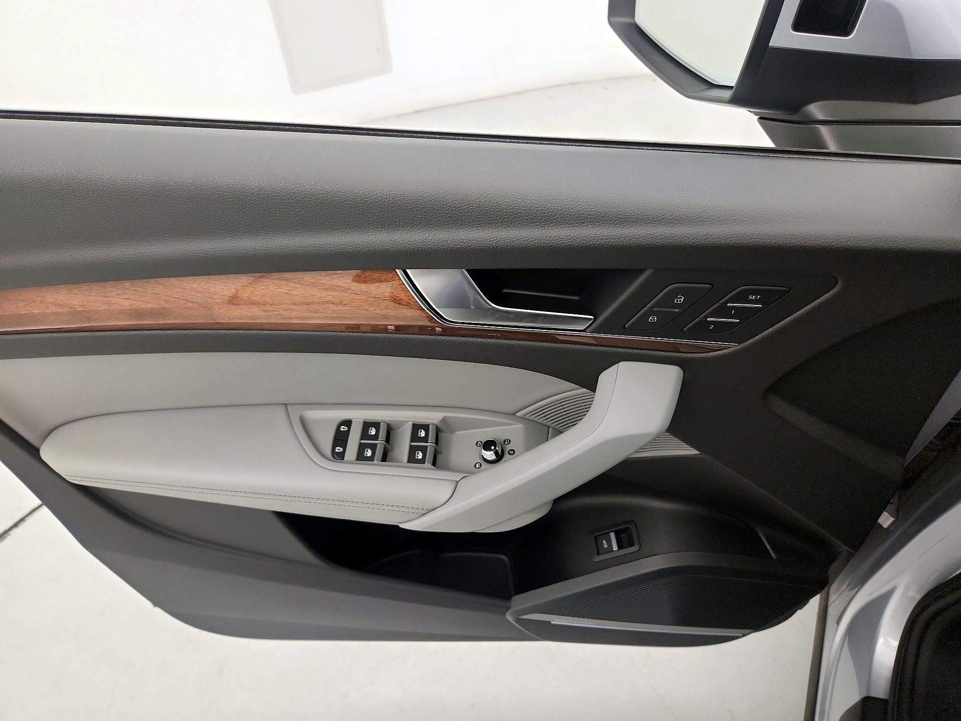 Thumbnail: 2022 Audi Q5 - 12