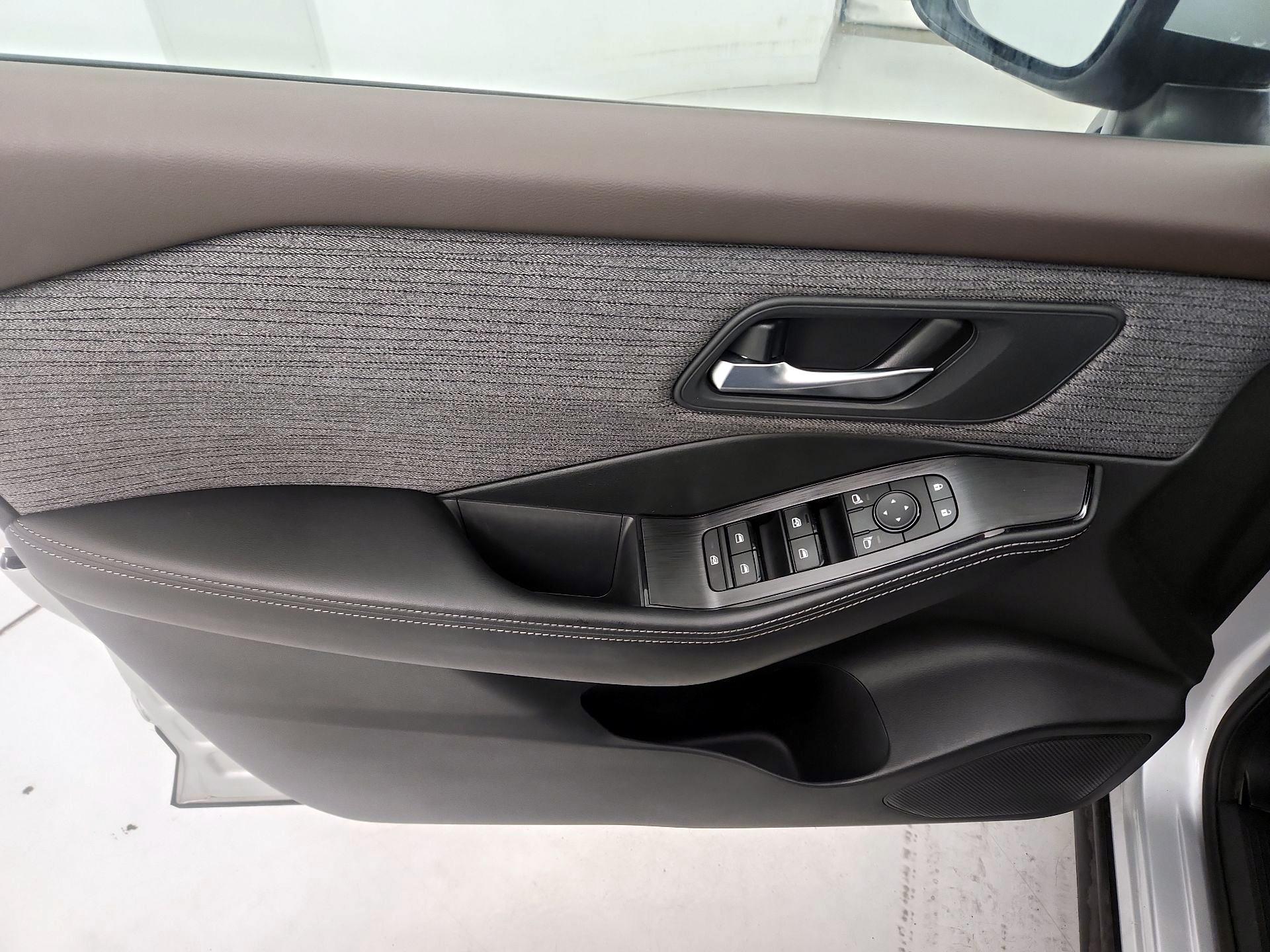 Thumbnail: 2021 Nissan Rogue - 12