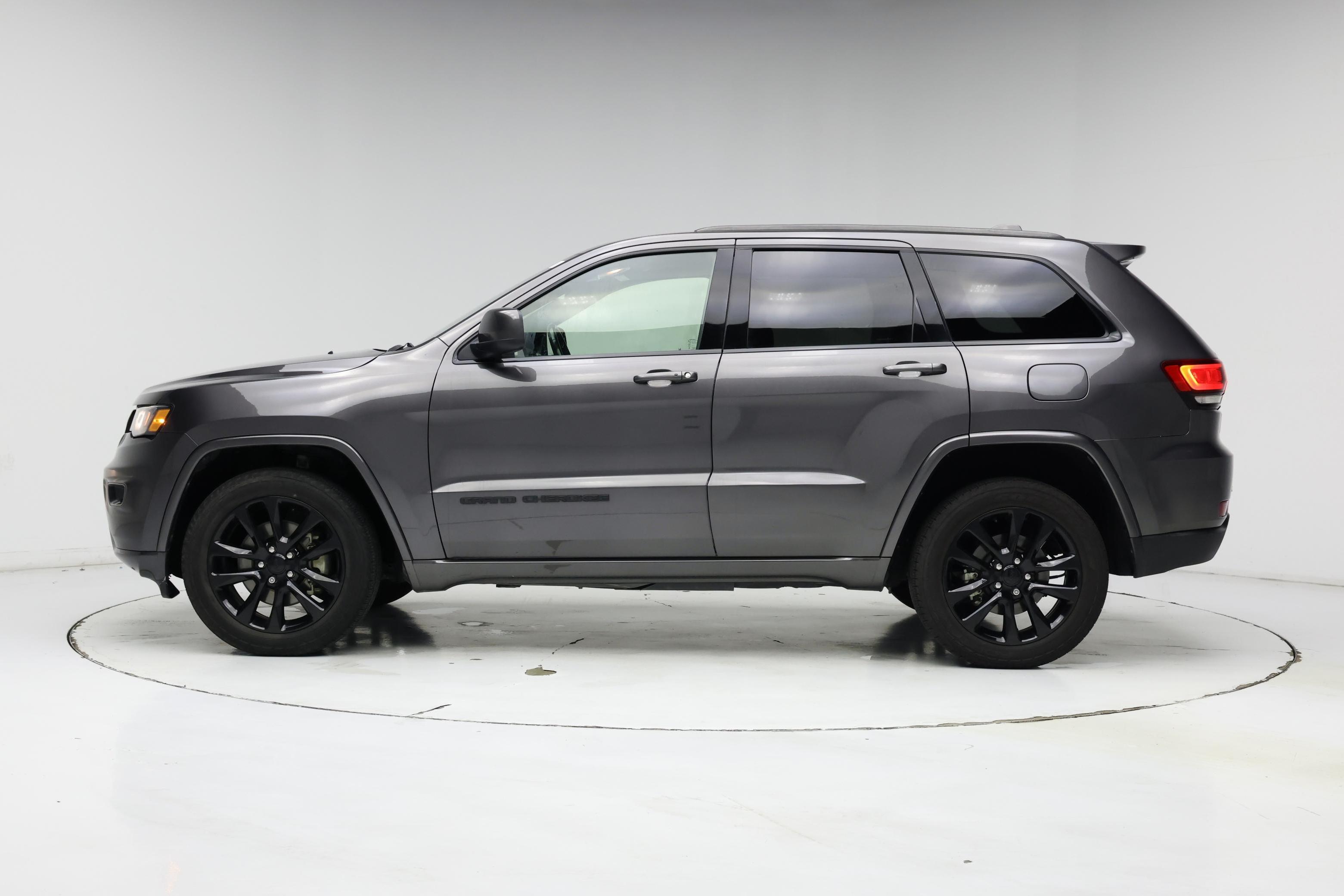 Thumbnail: 2021 Jeep Grand Cherokee - 3