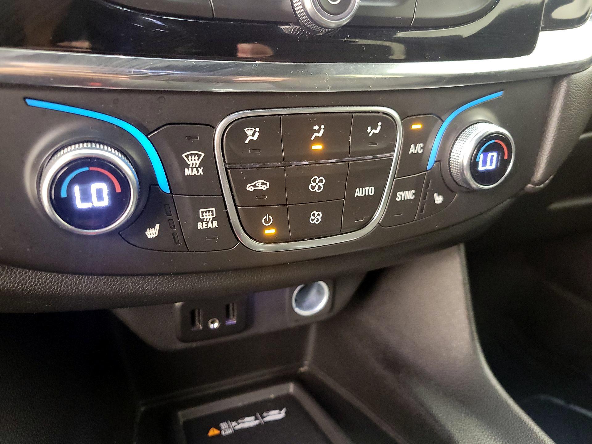 Thumbnail: 2023 Chevrolet Traverse - 16