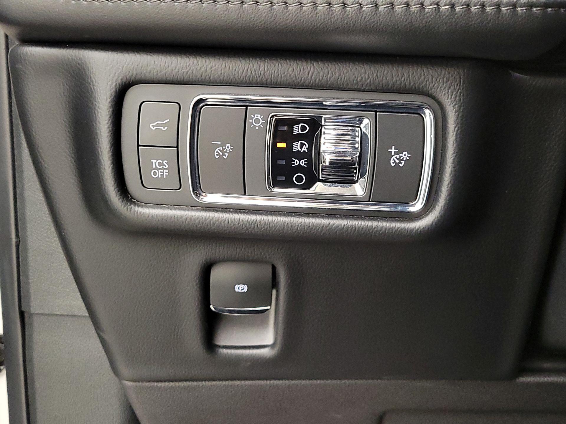 Thumbnail: 2022 Lincoln Nautilus - 13