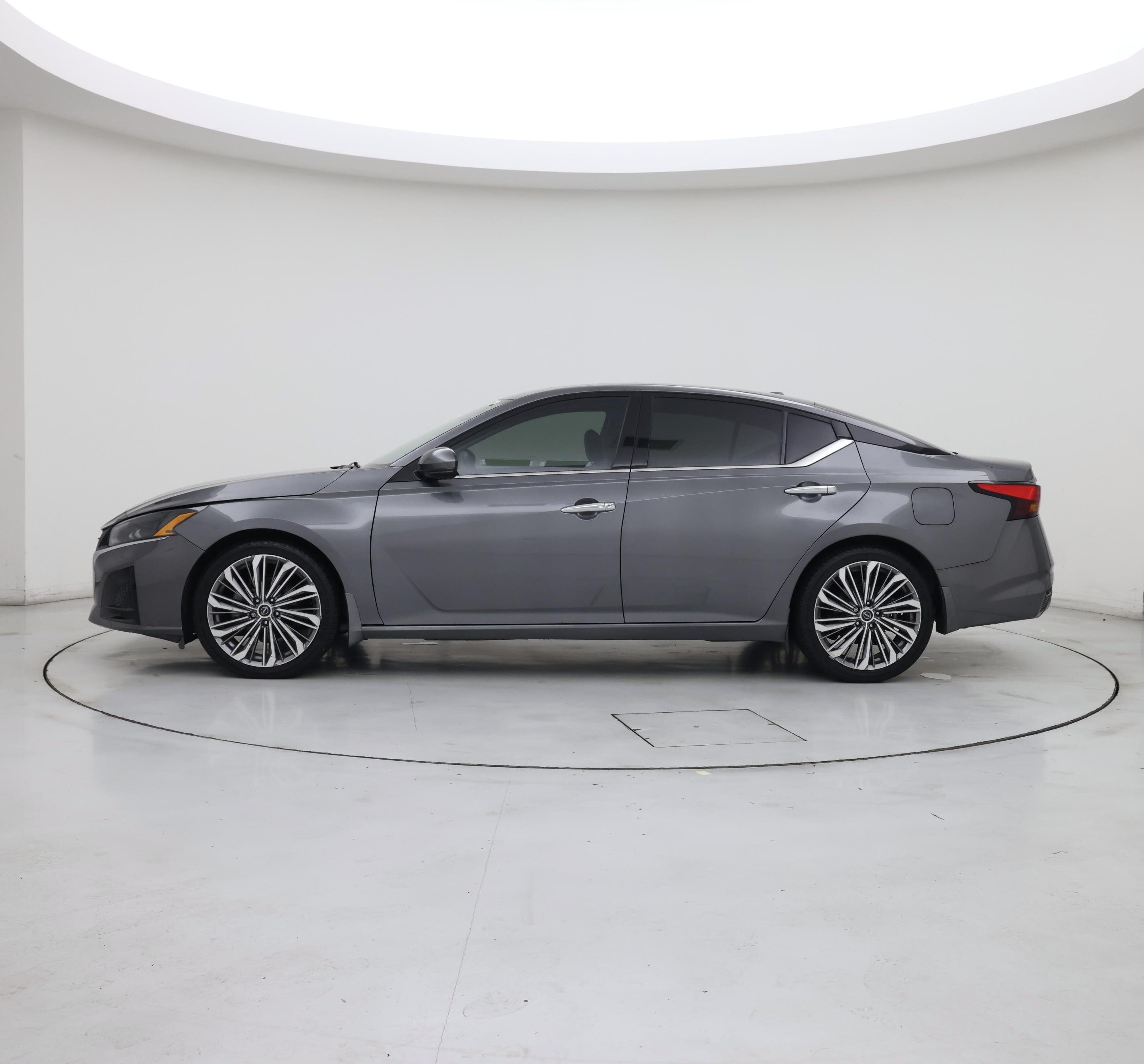 Thumbnail: 2023 Nissan Altima - 3