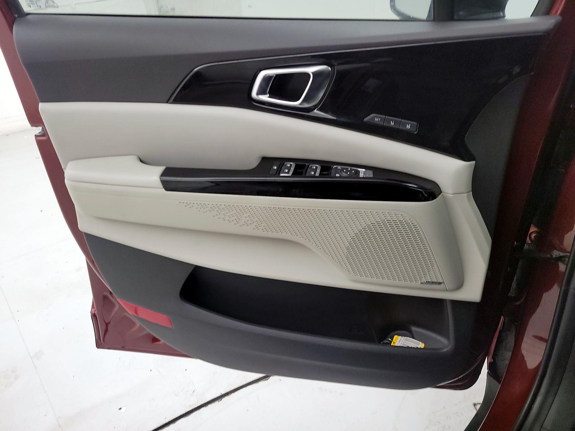 Thumbnail: 2022 Kia Carnival - 10