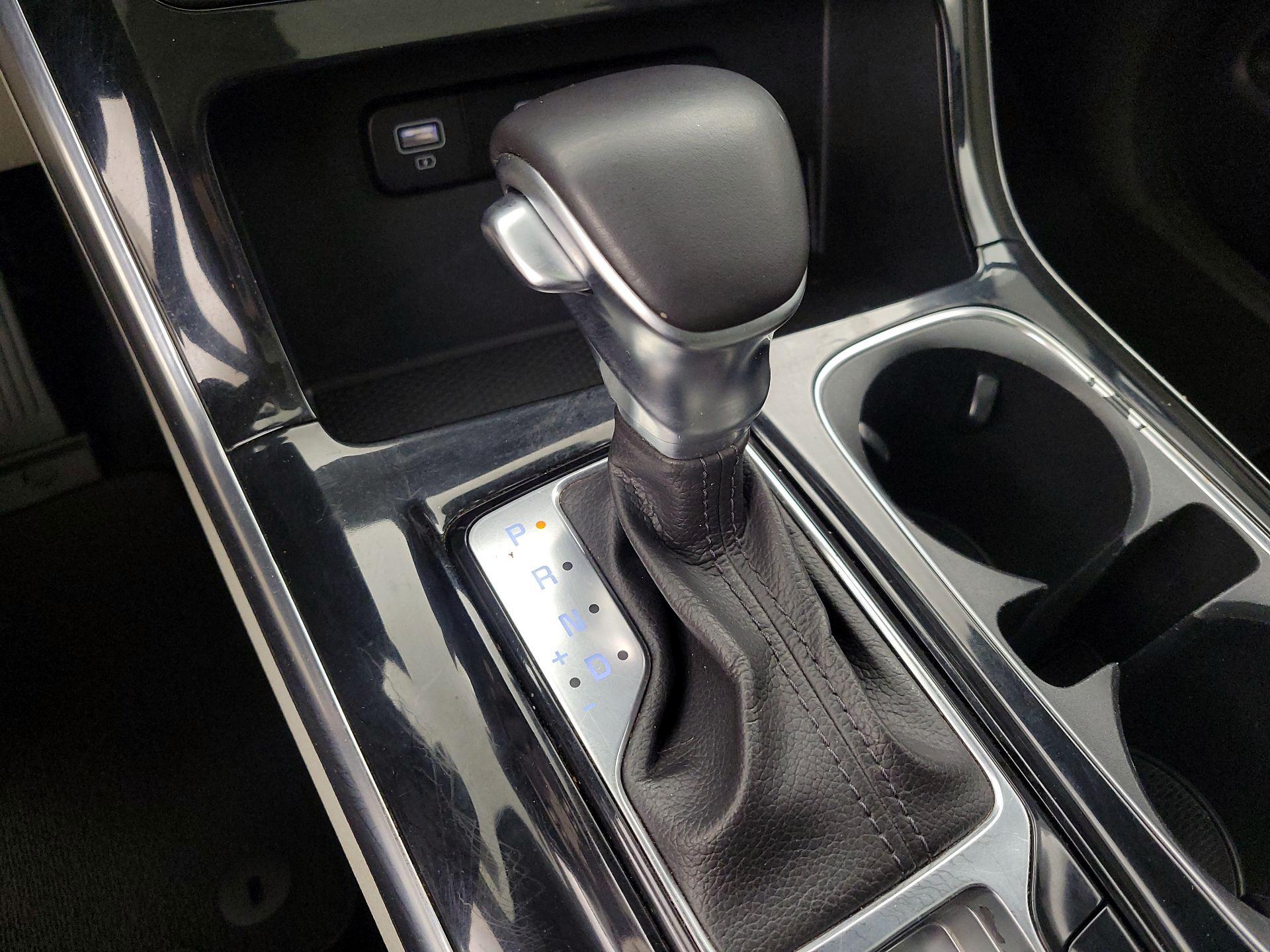 Thumbnail: 2022 Kia Carnival - 16