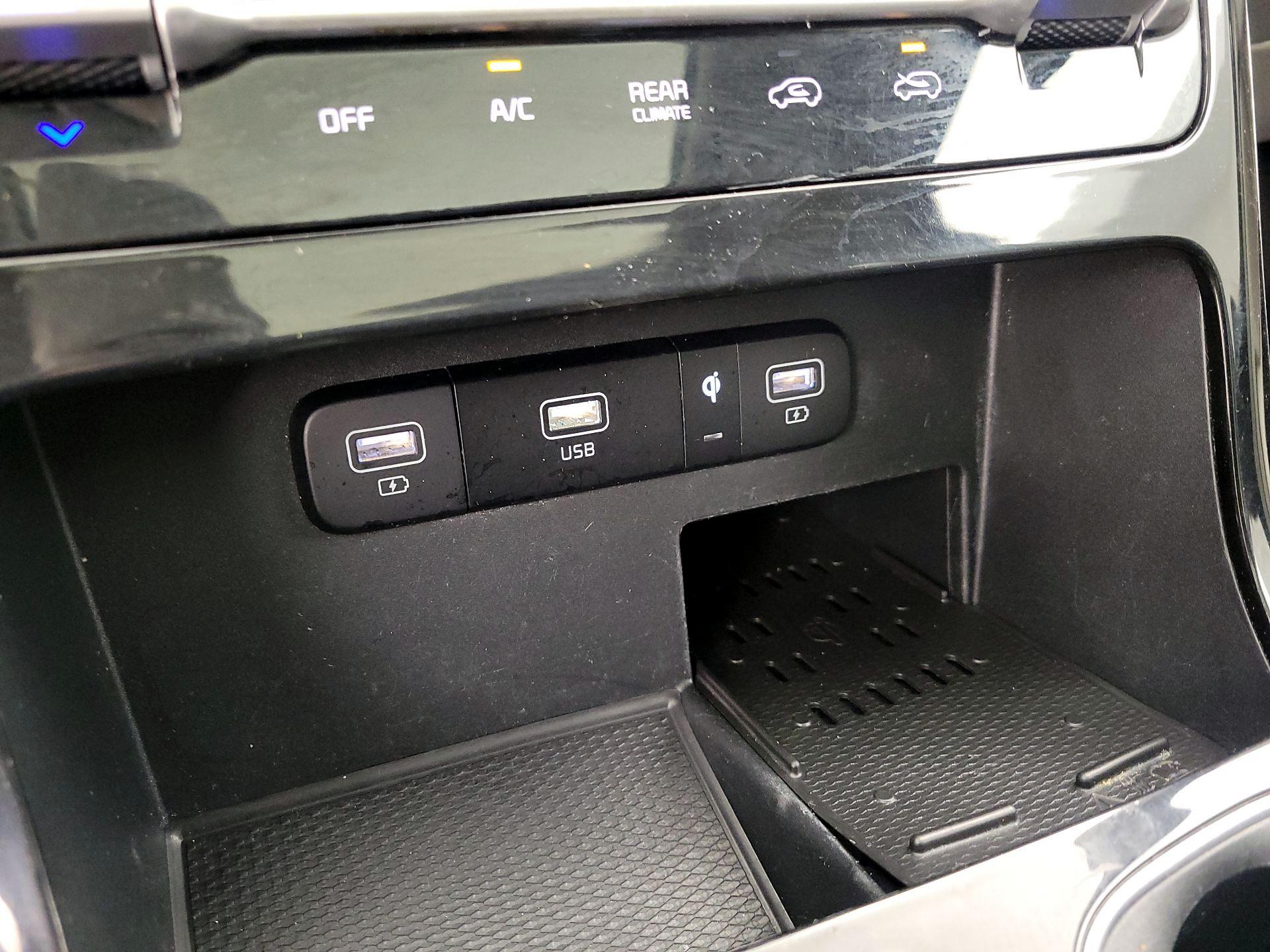 Thumbnail: 2022 Kia Carnival - 17