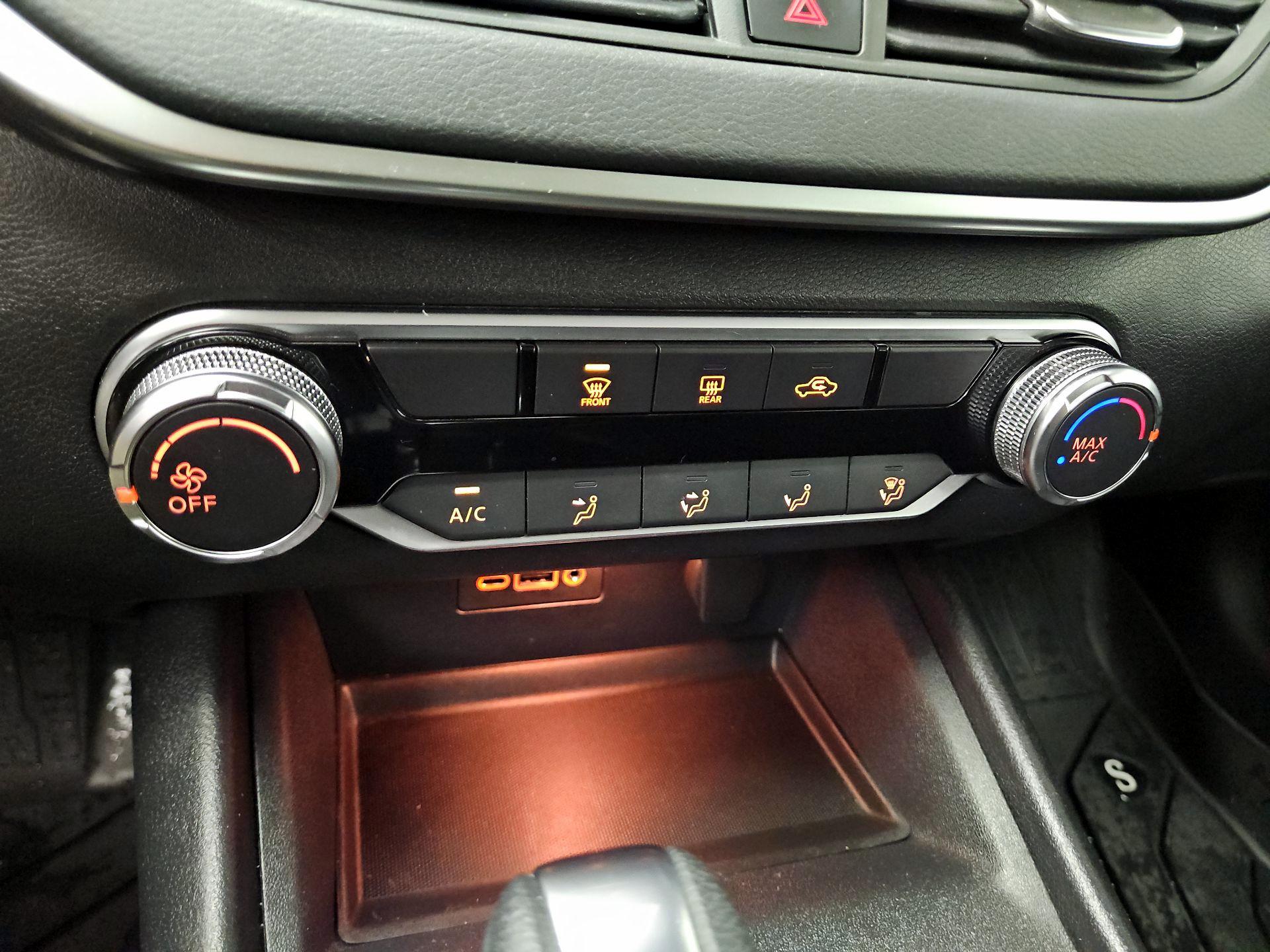 Thumbnail: 2019 Nissan Altima - 16