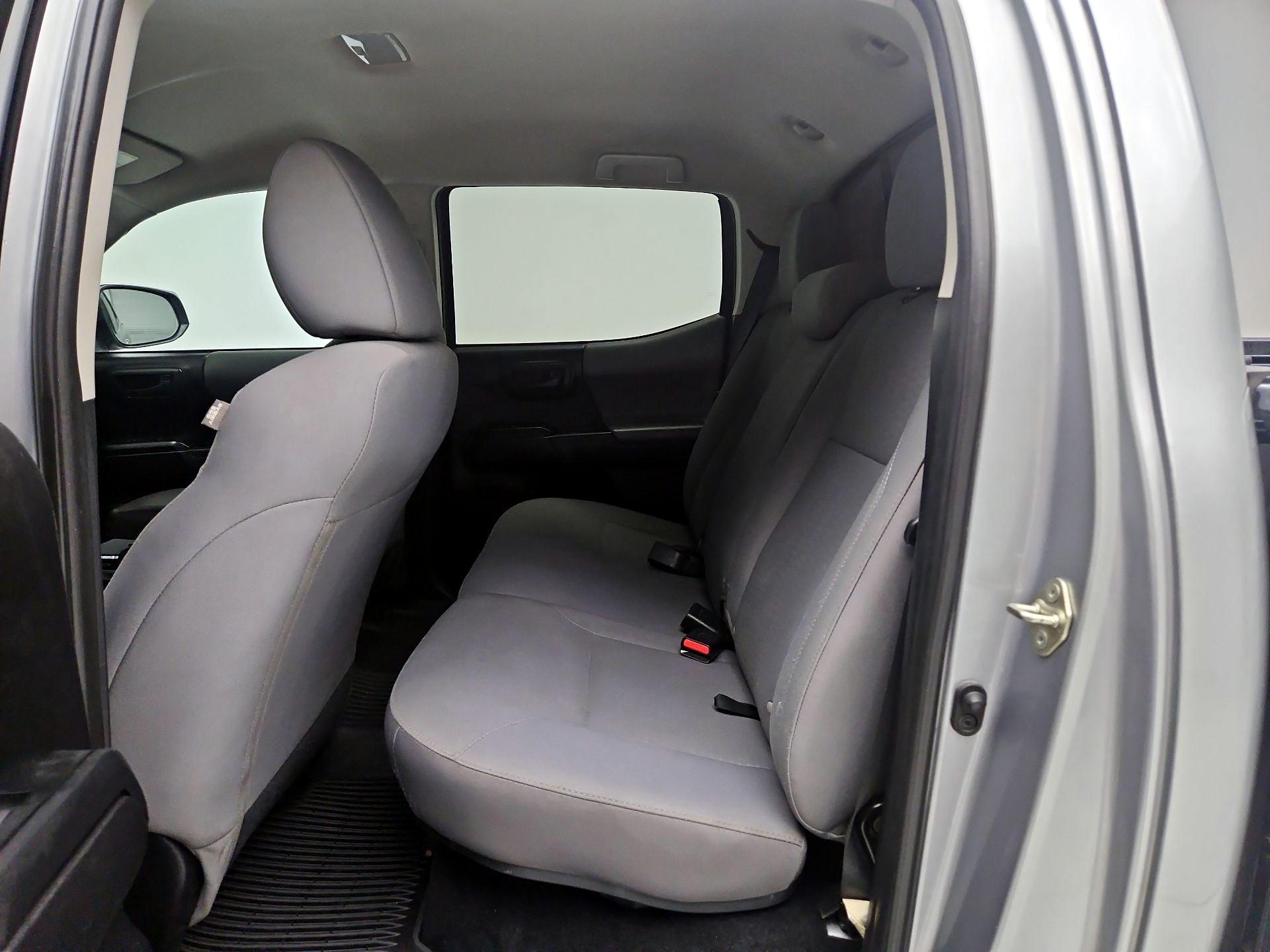 Thumbnail: 2019 Toyota Tacoma - 18