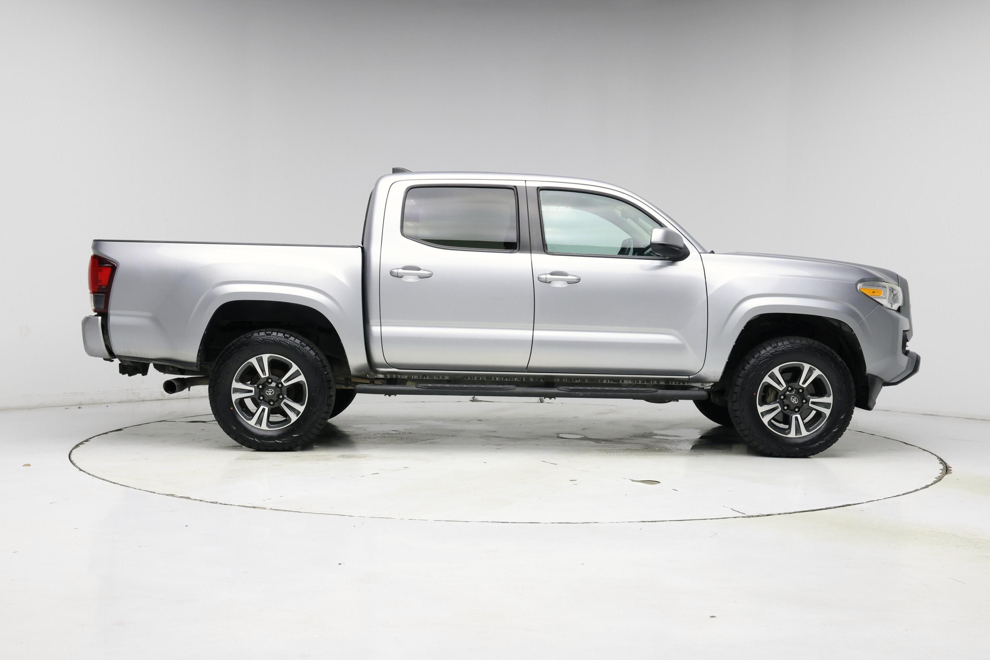 Thumbnail: 2019 Toyota Tacoma - 7