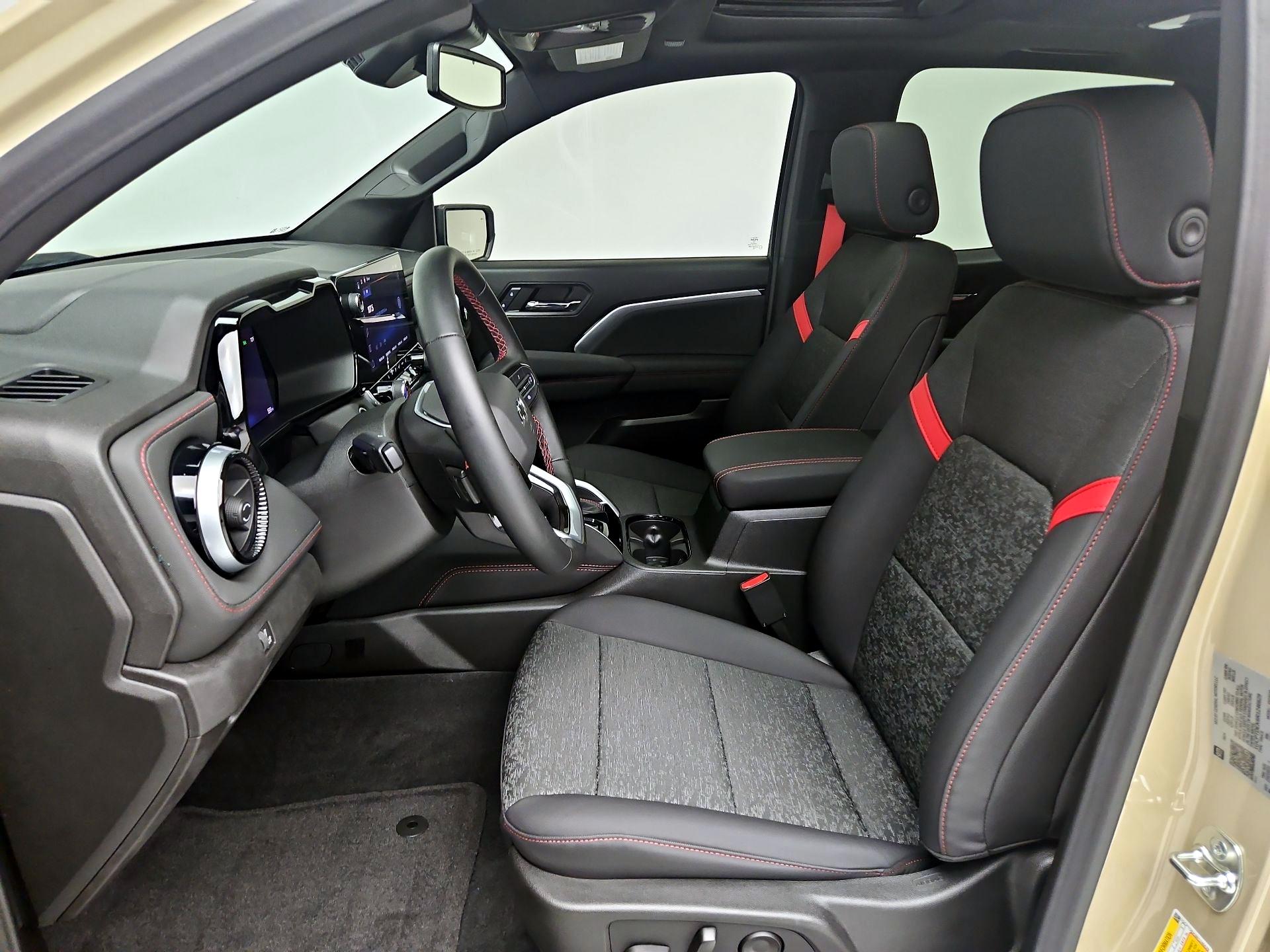 Thumbnail: 2024 Chevrolet Colorado - 11