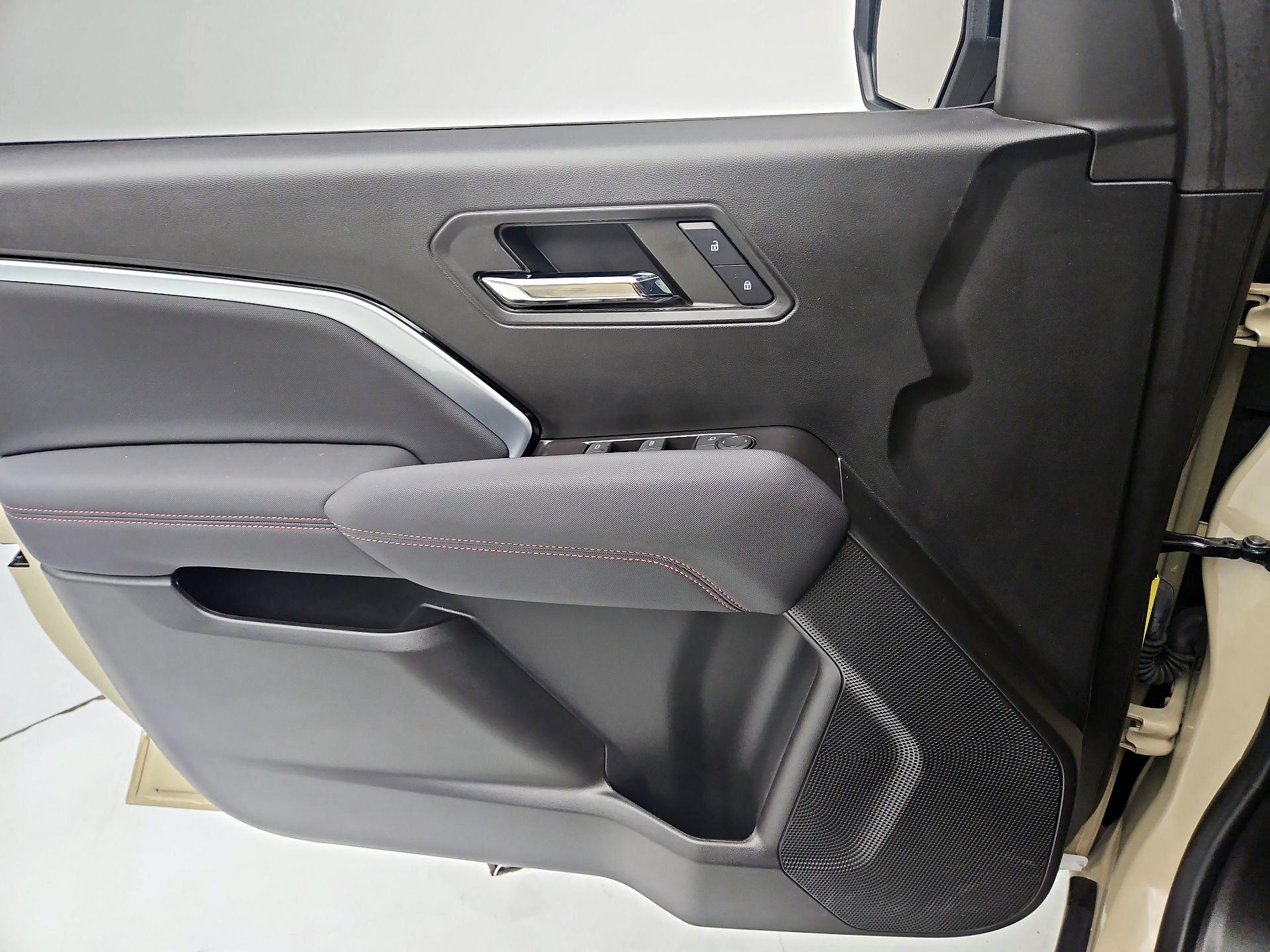 Thumbnail: 2024 Chevrolet Colorado - 12