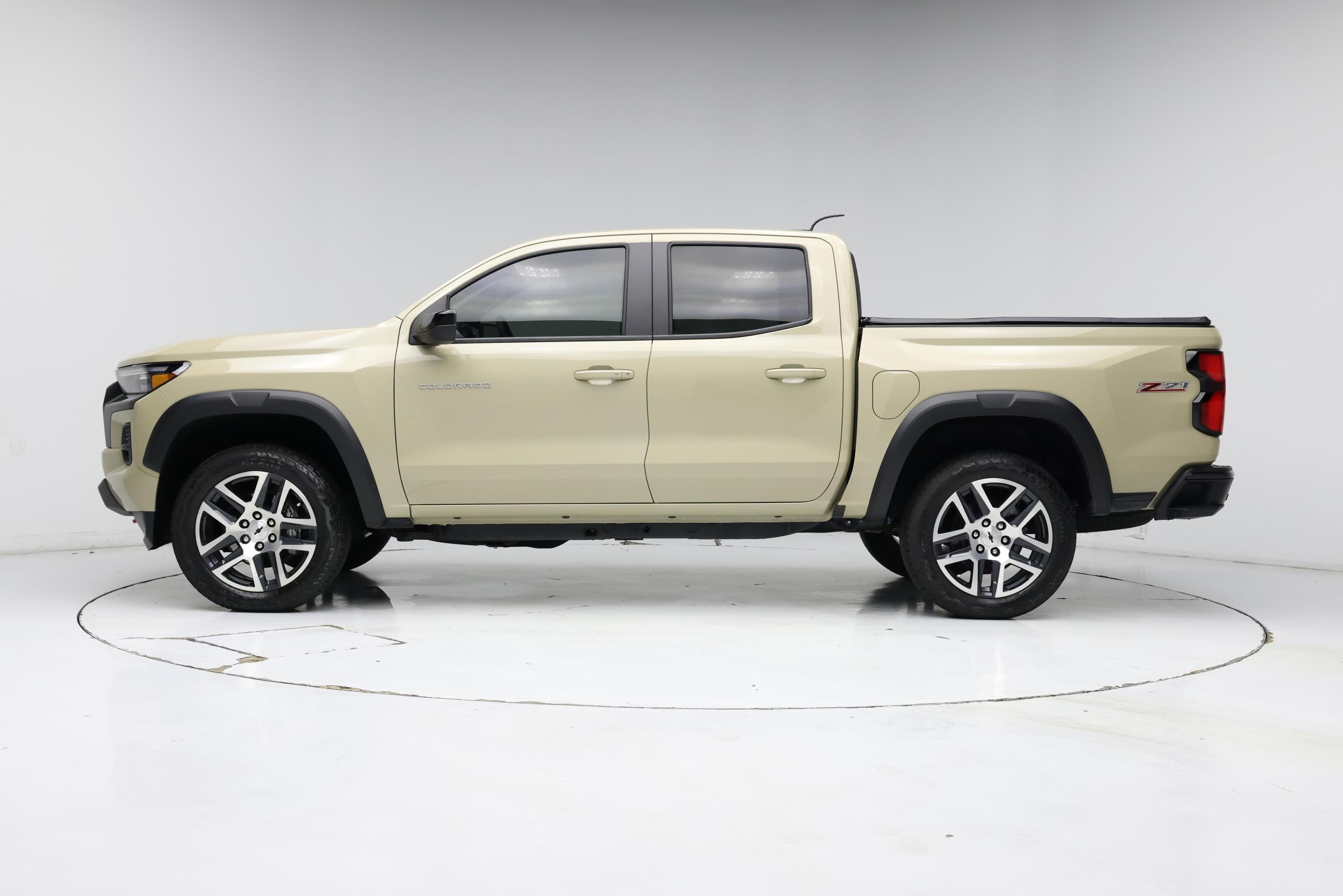 Thumbnail: 2024 Chevrolet Colorado - 3