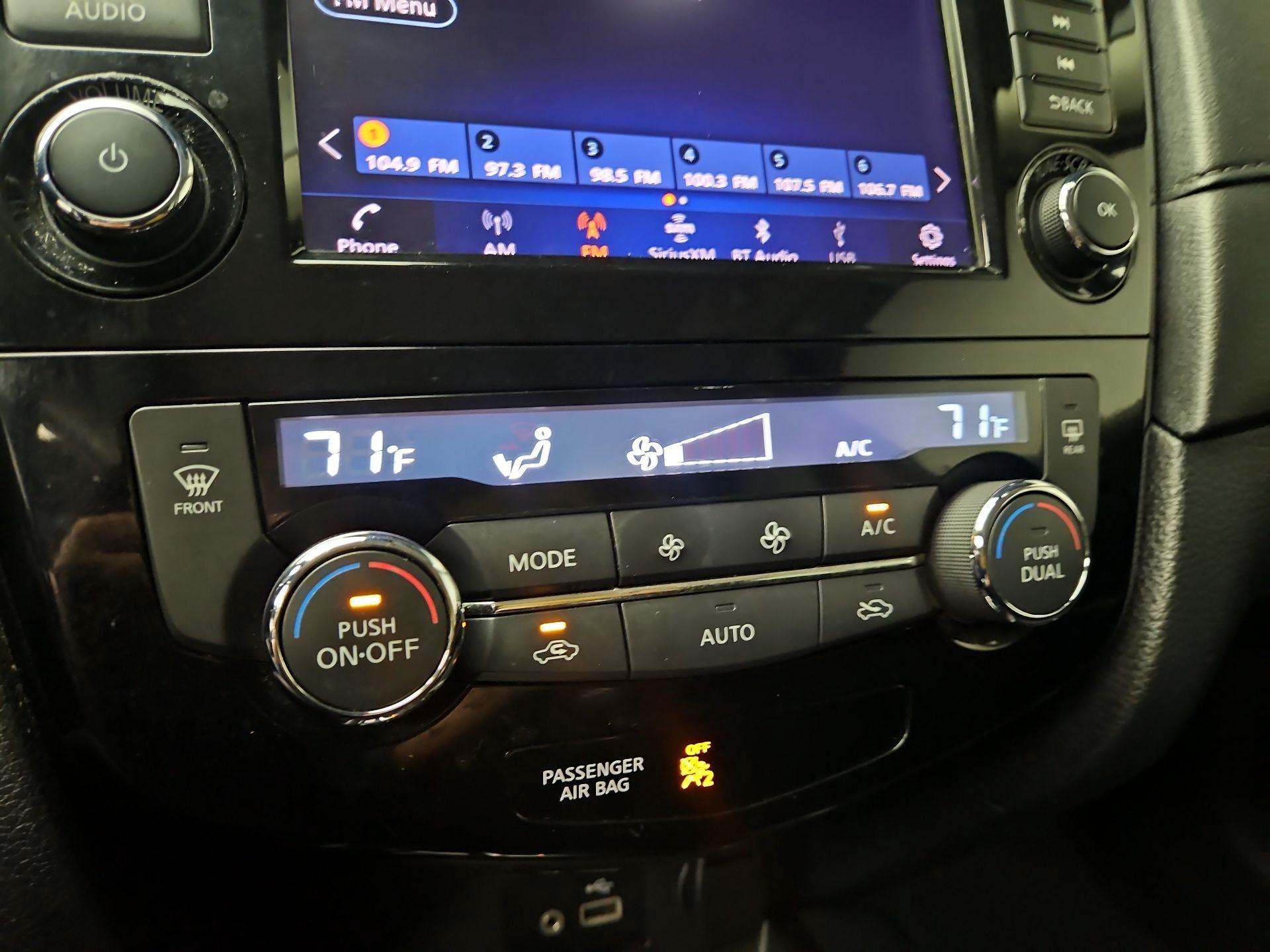 Thumbnail: 2019 Nissan Rogue - 16