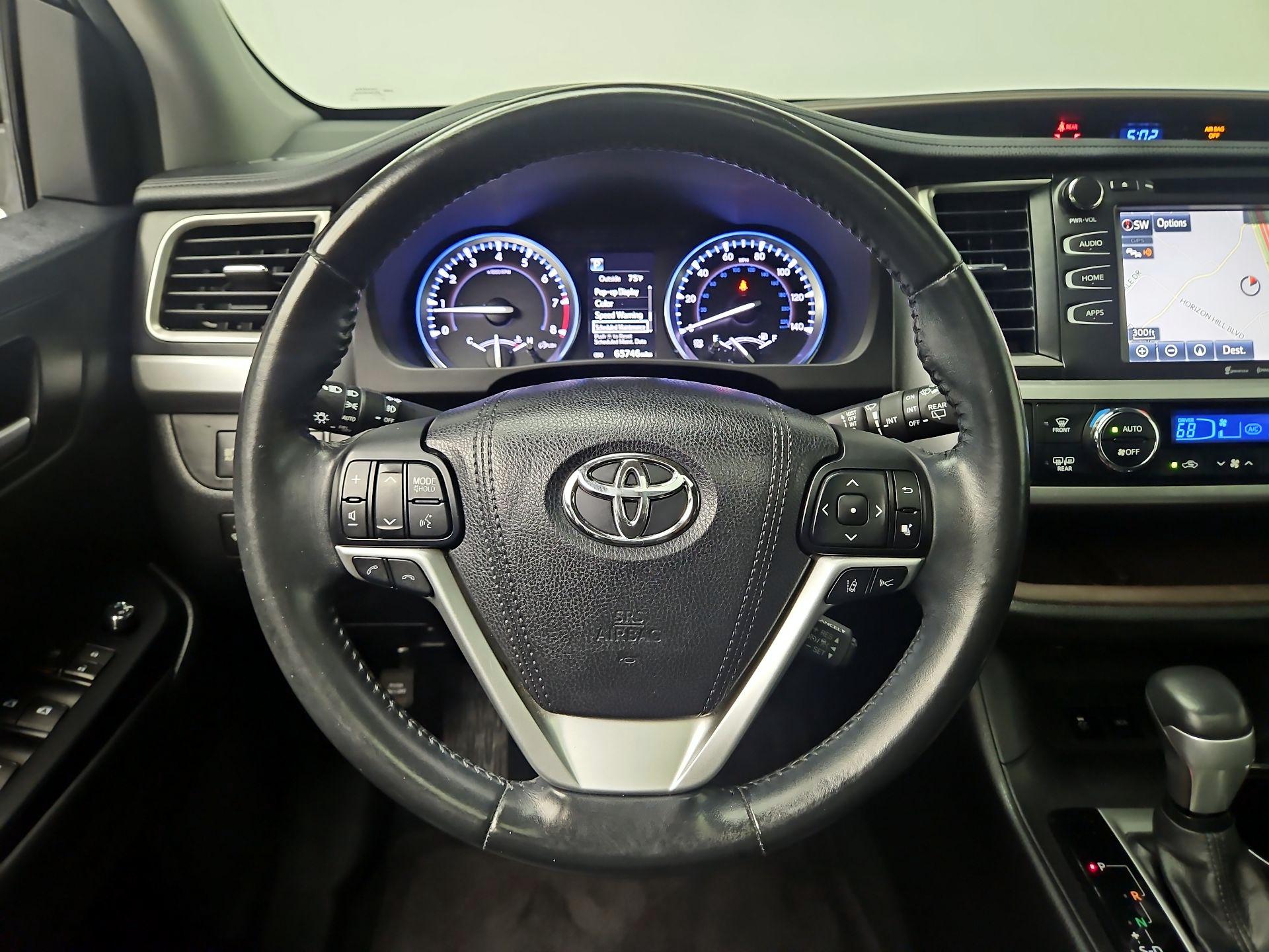 Thumbnail: 2017 Toyota Highlander - 10