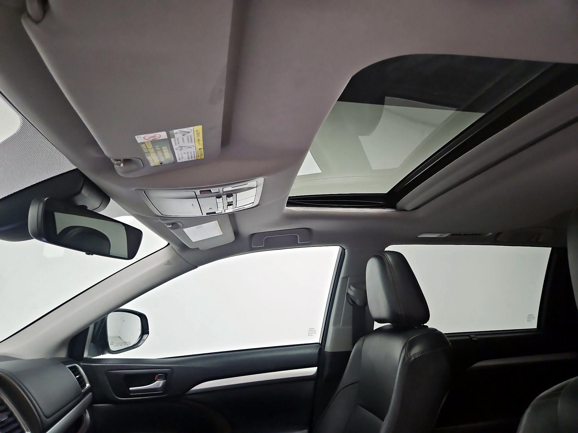 Thumbnail: 2017 Toyota Highlander - 20