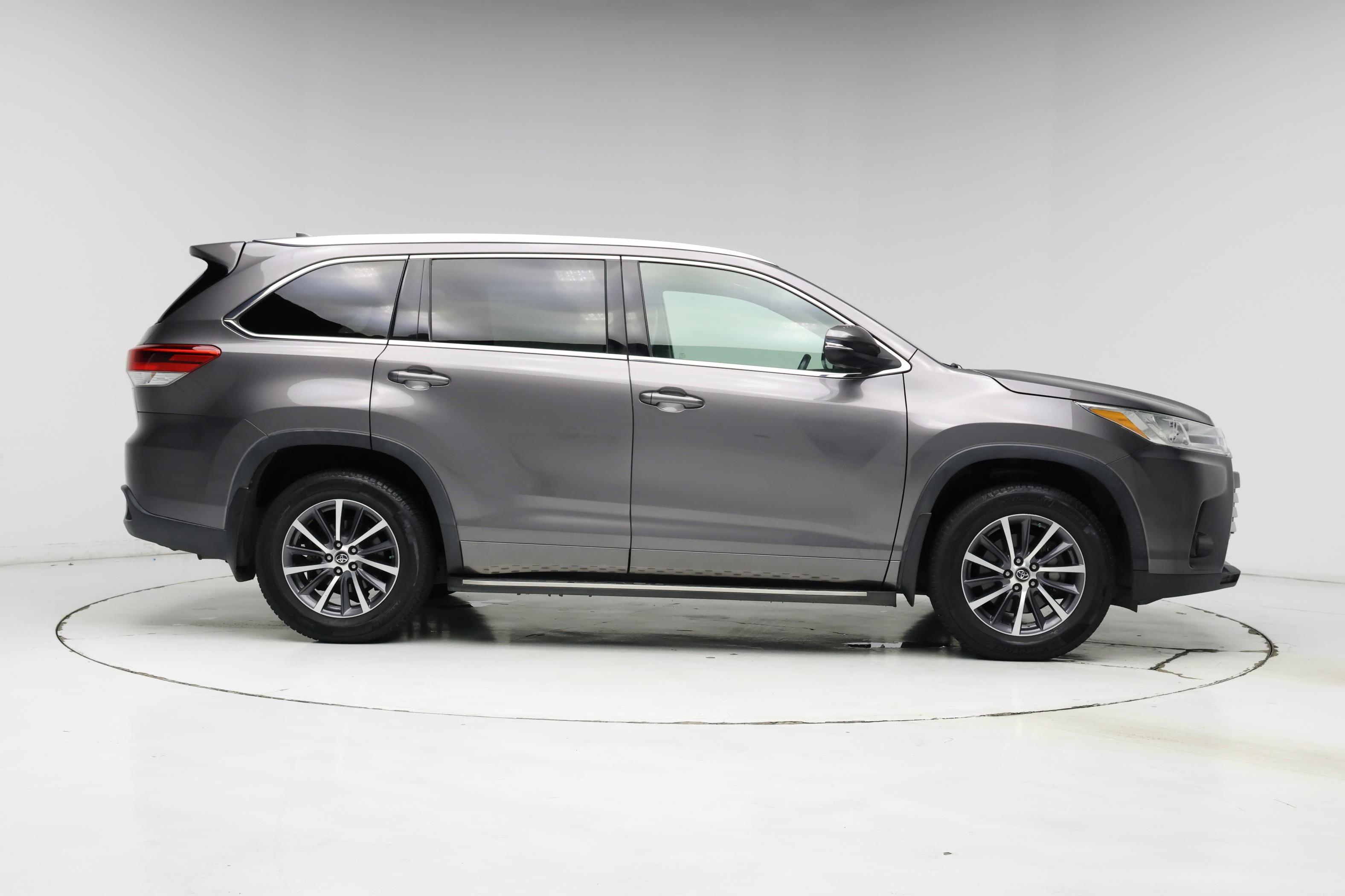 Thumbnail: 2017 Toyota Highlander - 7