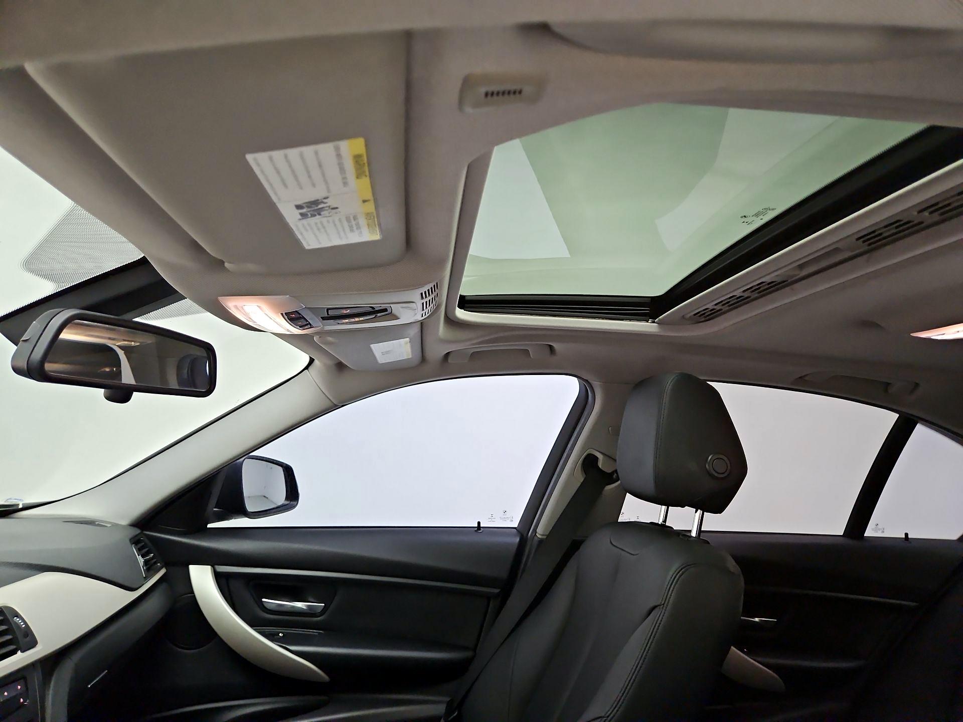 Thumbnail: 2015 BMW 3 Series - 18