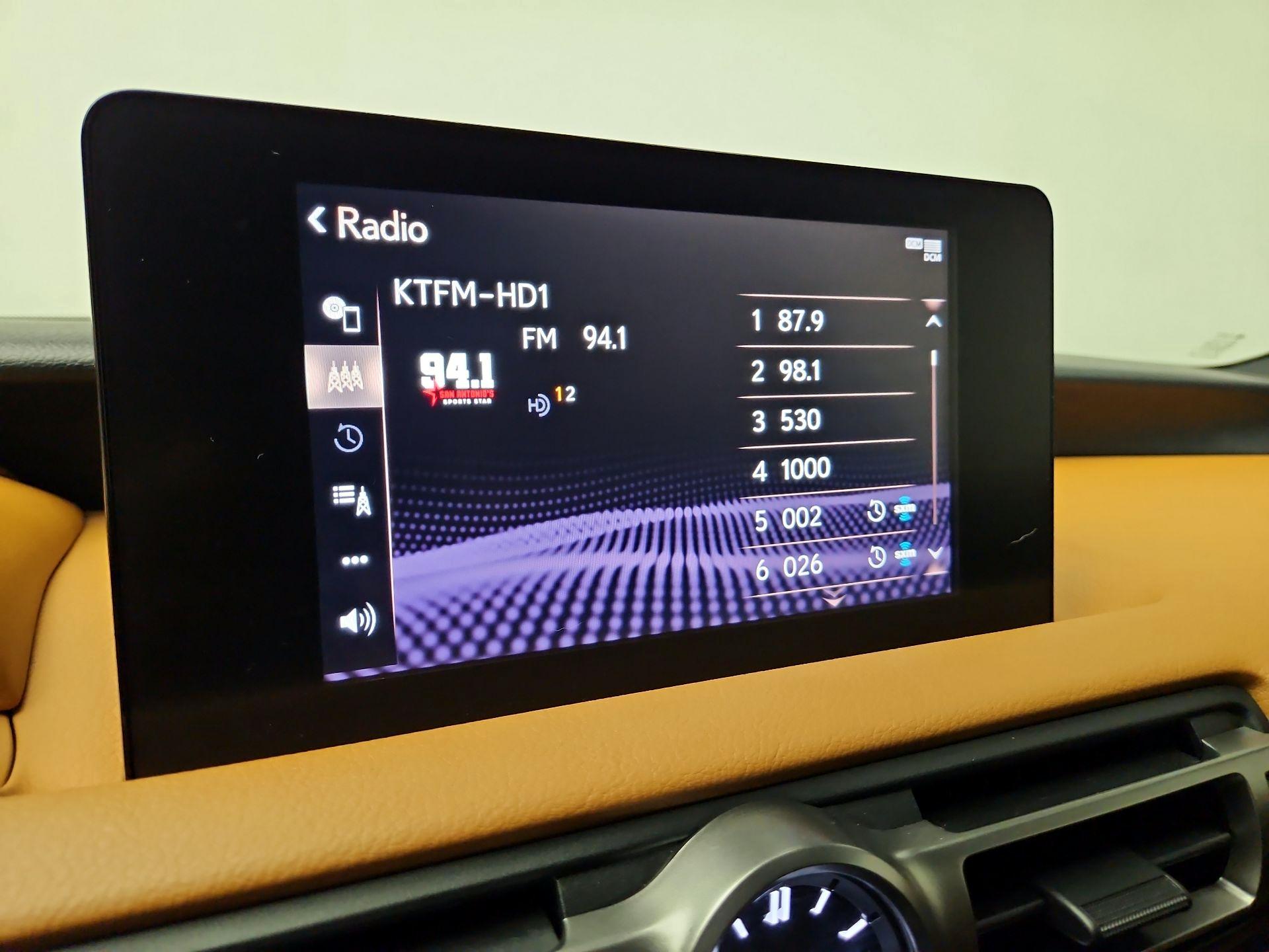 Thumbnail: 2021 Lexus IS - 15