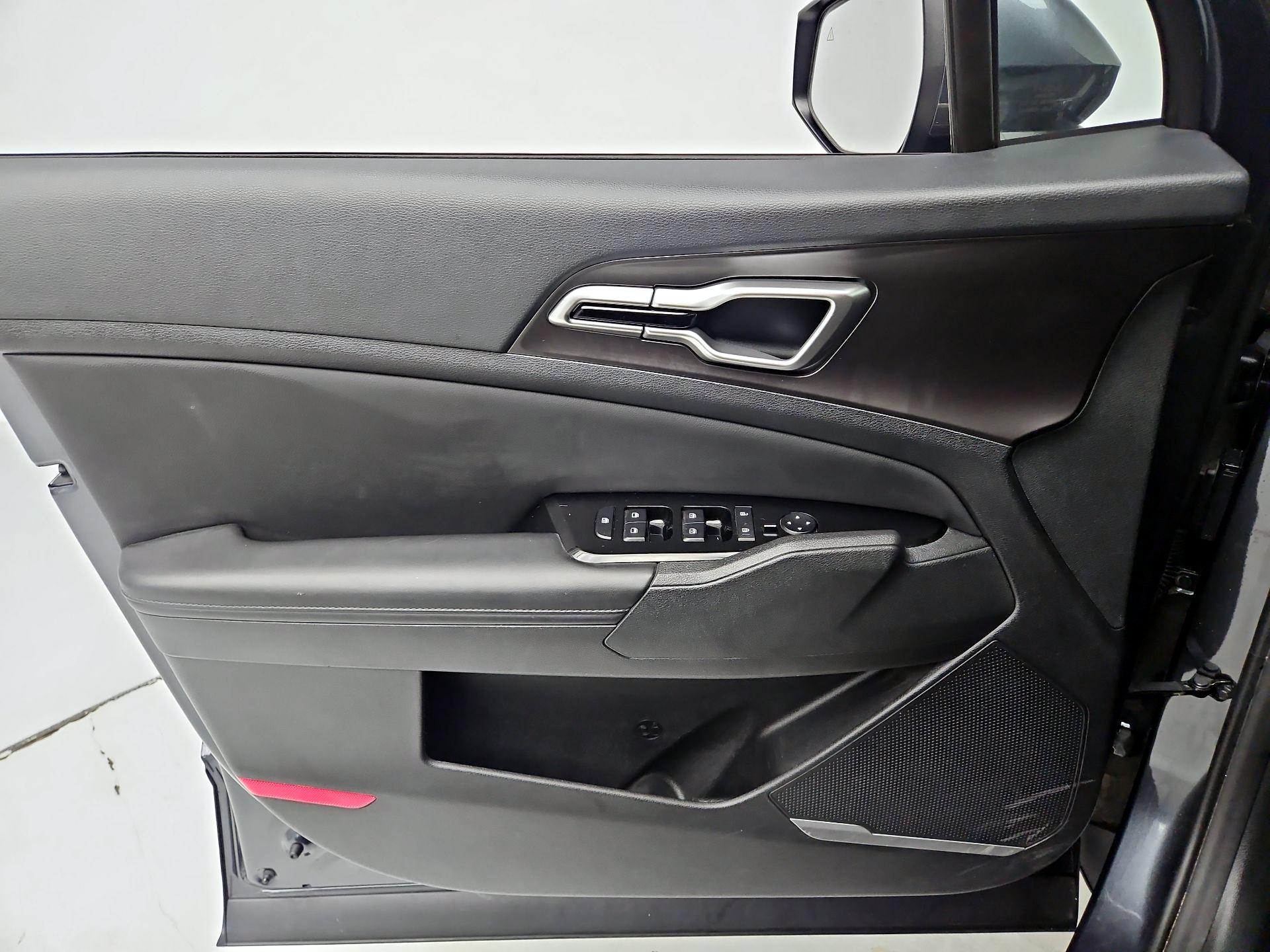 Thumbnail: 2023 Kia Sportage - 12