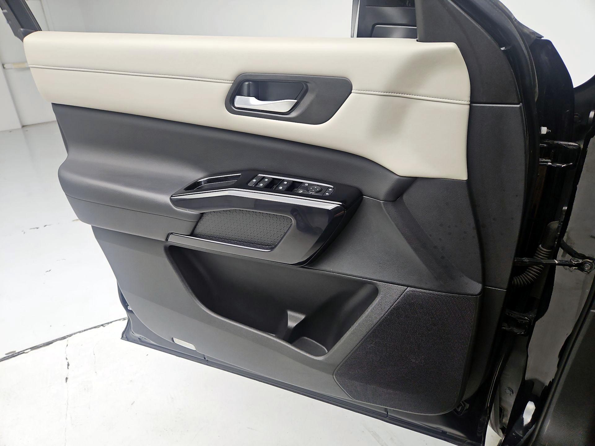 Thumbnail: 2022 Nissan Pathfinder - 12