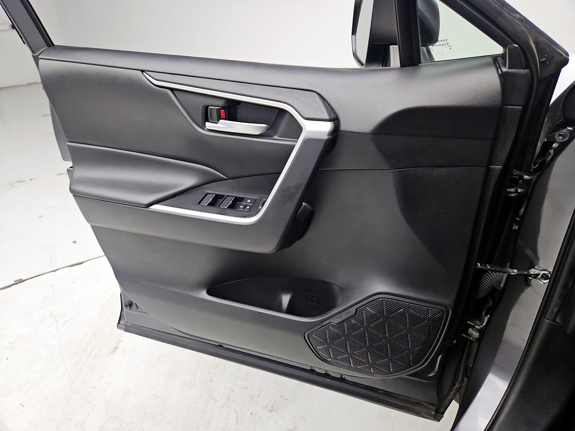 Thumbnail: 2023 Toyota RAV4 - 12