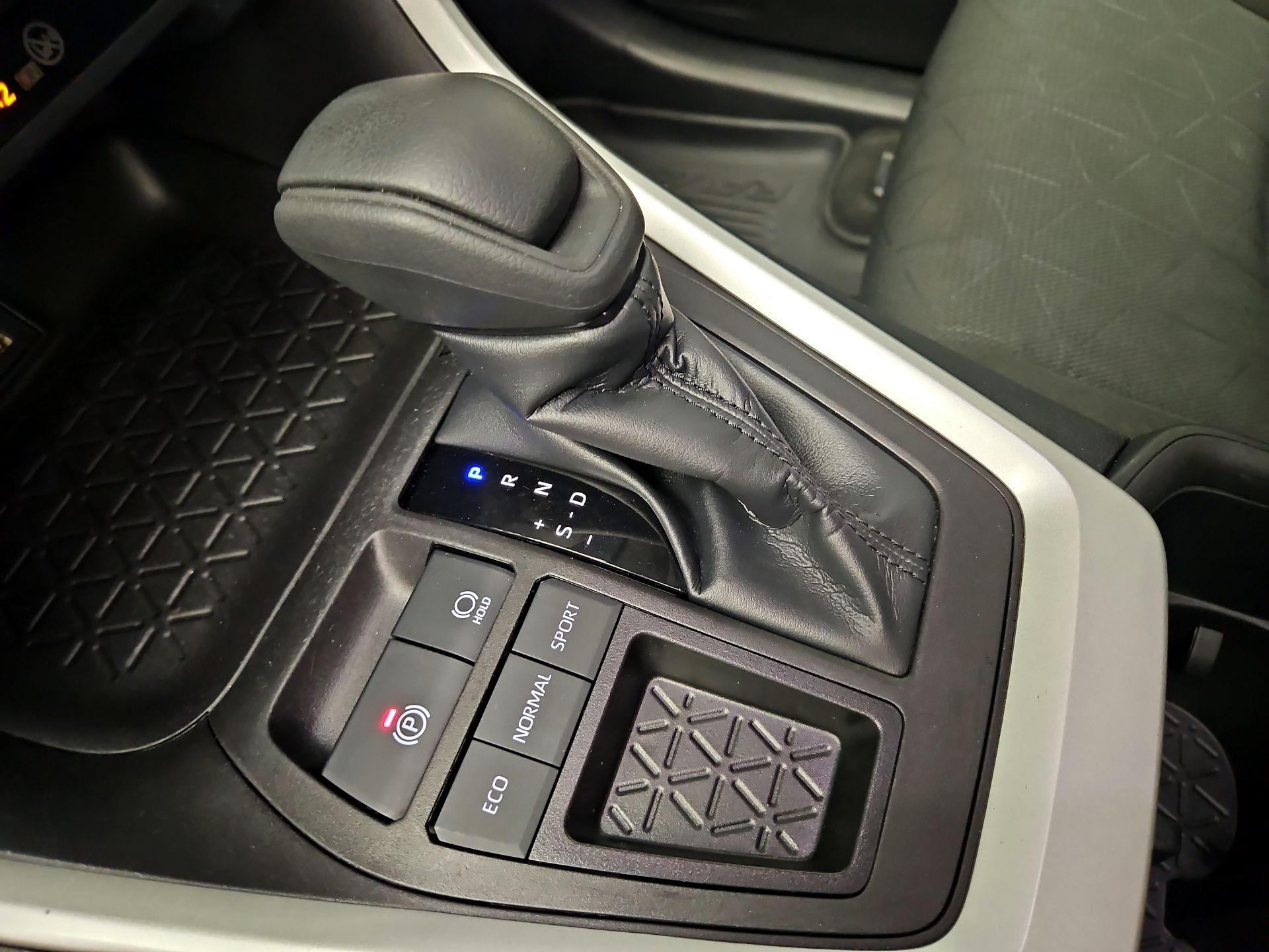 Thumbnail: 2023 Toyota RAV4 - 16