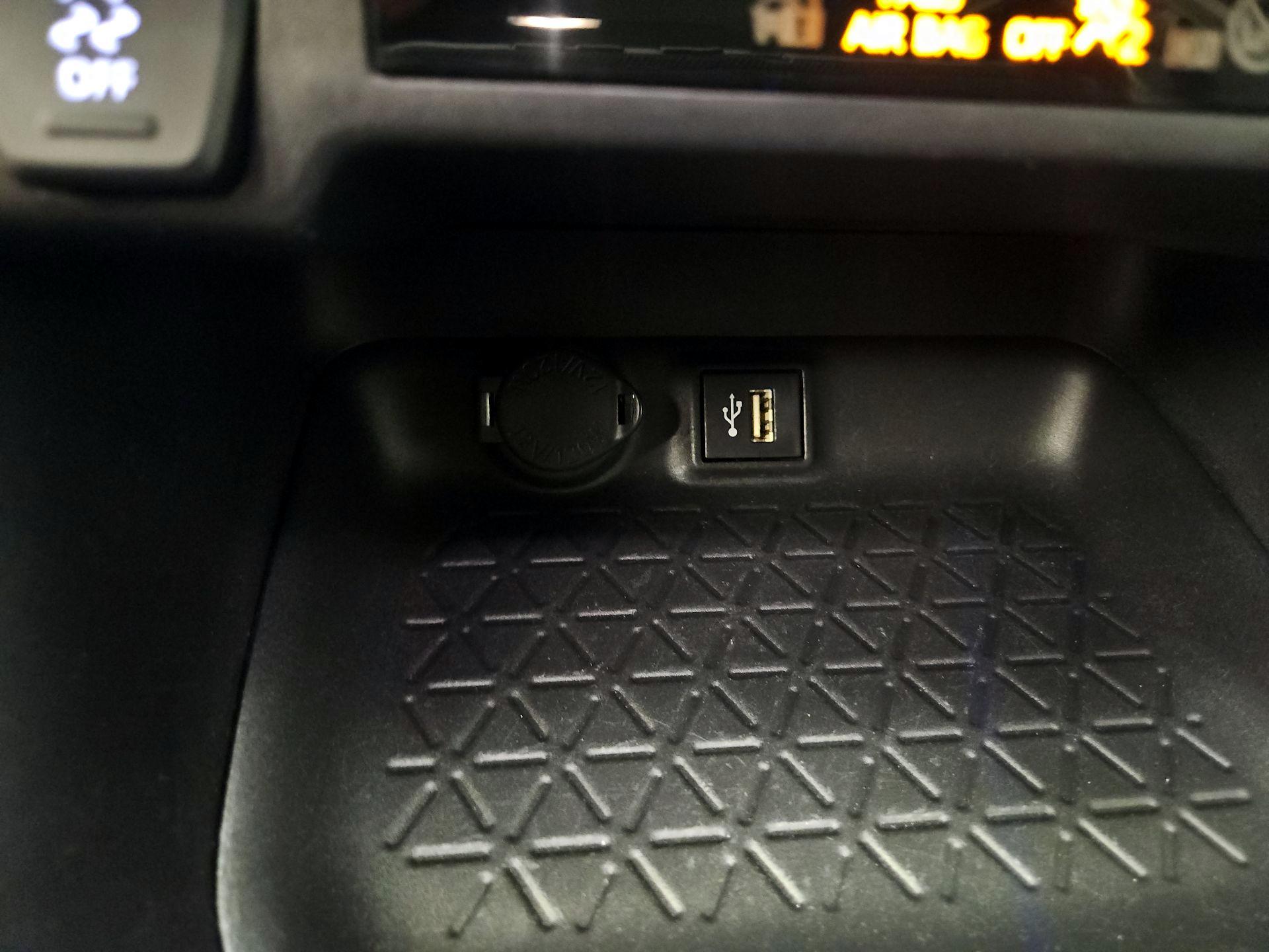 Thumbnail: 2023 Toyota RAV4 - 17