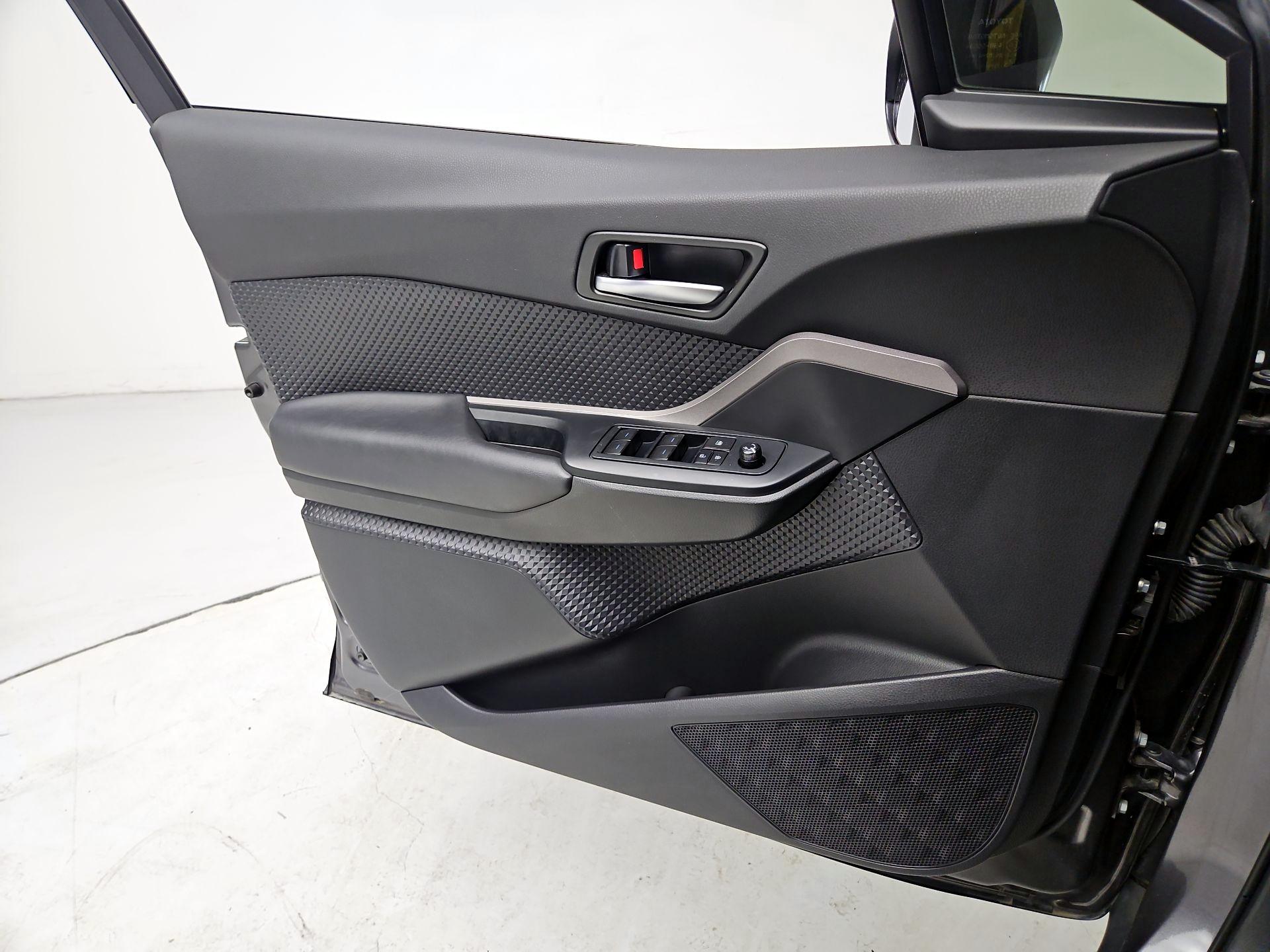 Thumbnail: 2020 Toyota C-HR - 12