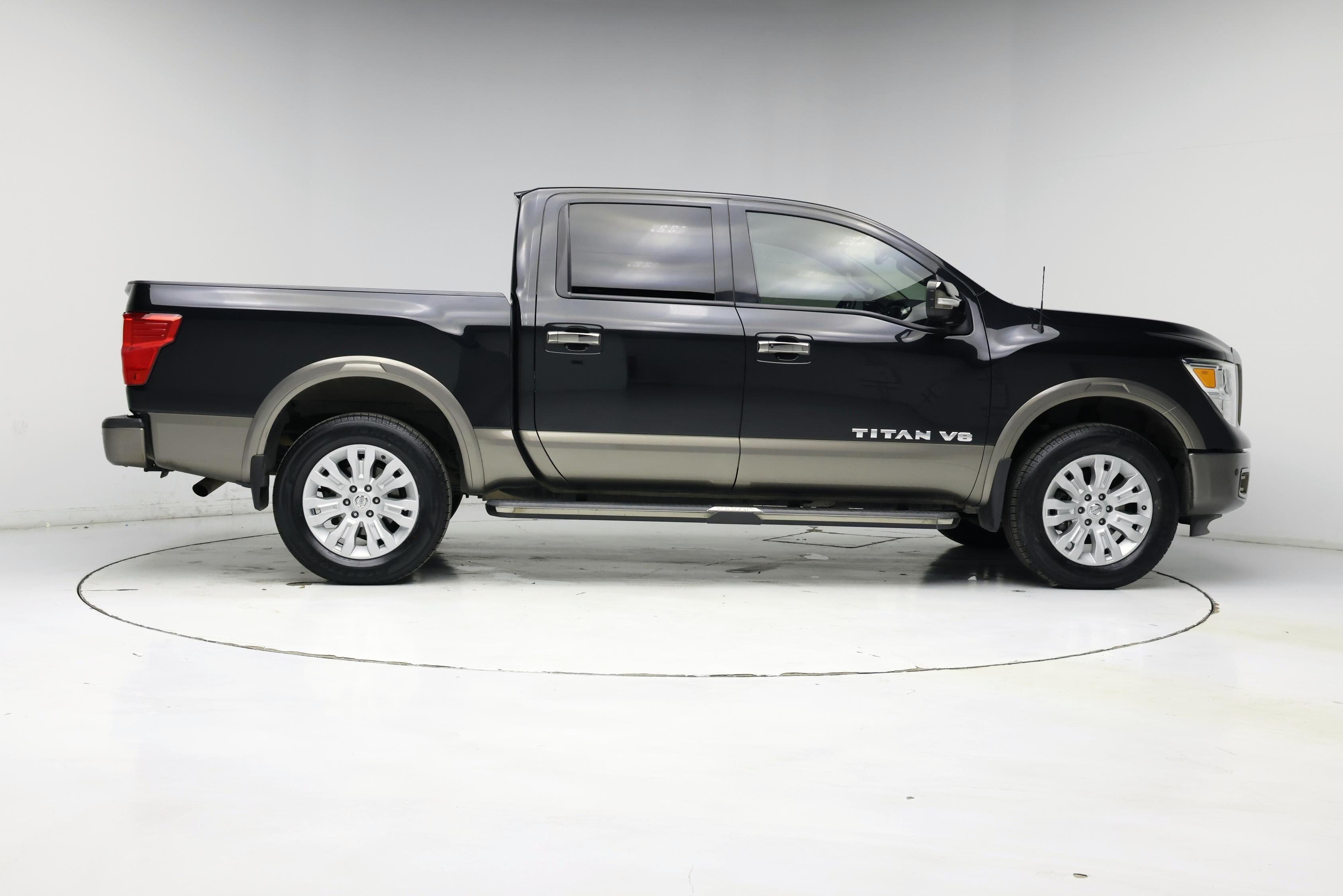 Thumbnail: 2019 Nissan Titan - 7