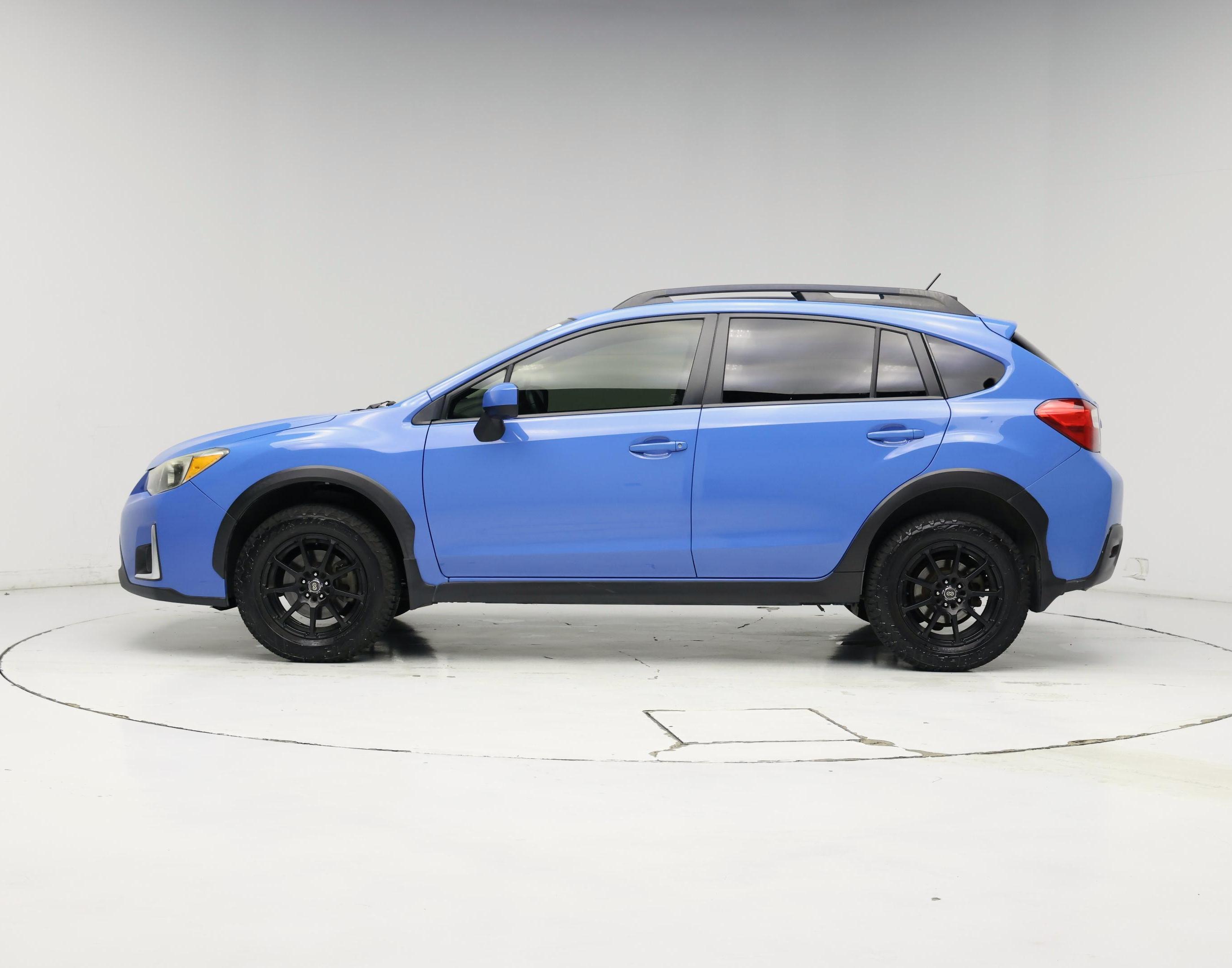 Thumbnail: 2017 Subaru Crosstrek - 3