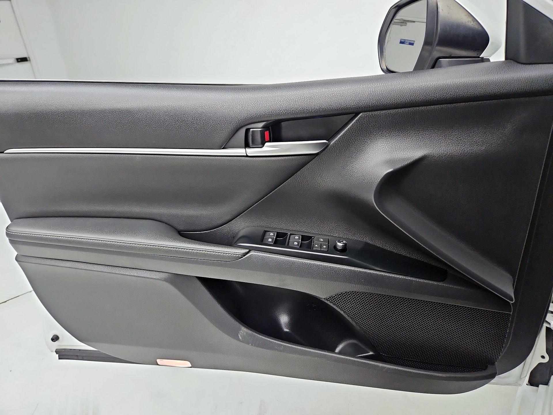 Thumbnail: 2019 Toyota Camry - 12