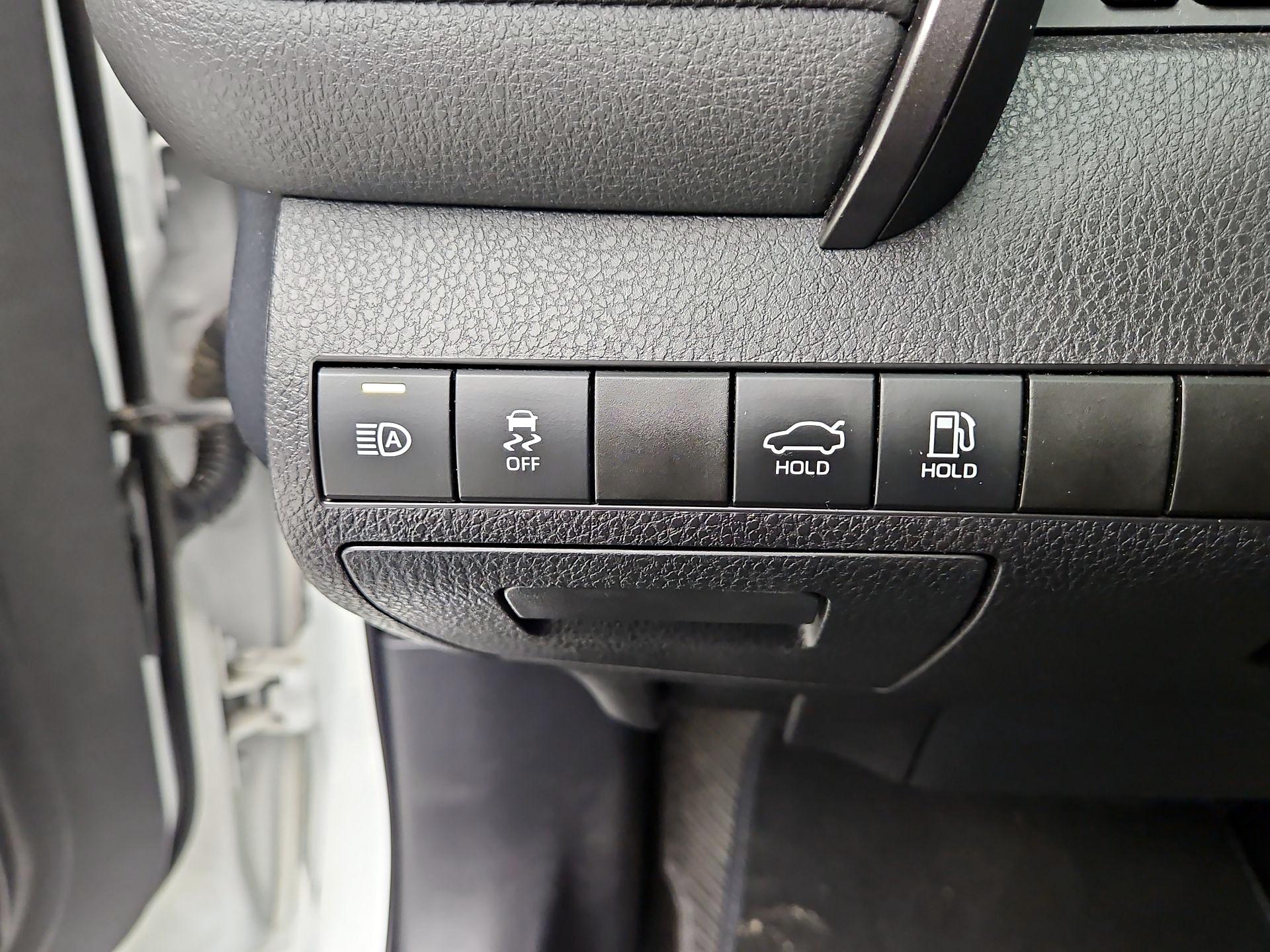 Thumbnail: 2019 Toyota Camry - 13