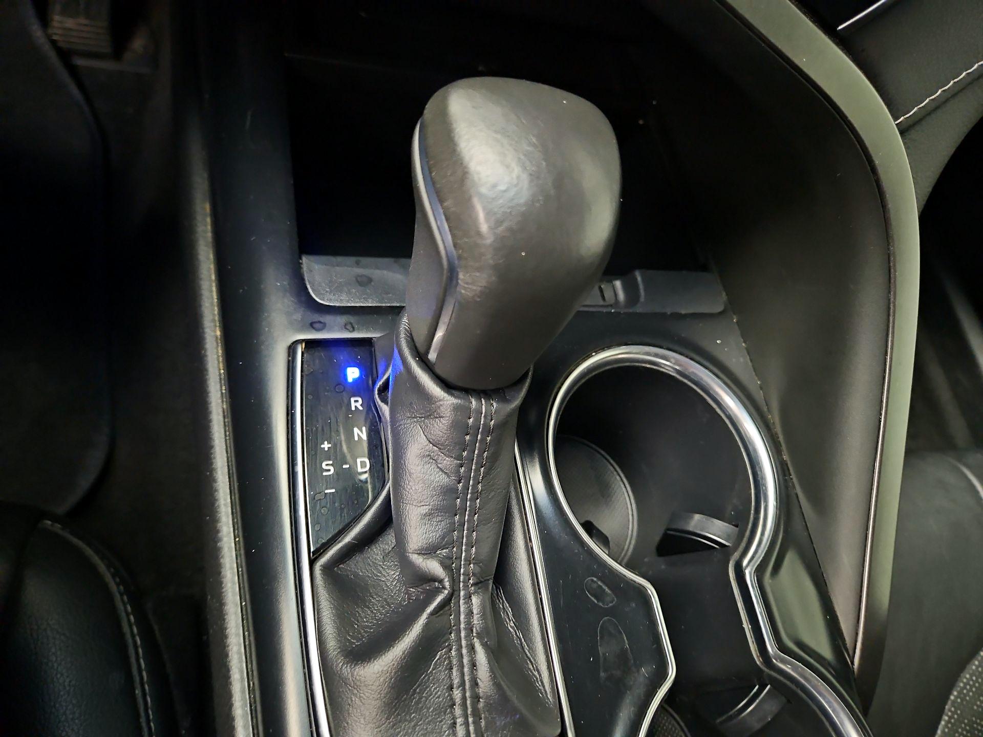 Thumbnail: 2019 Toyota Camry - 17