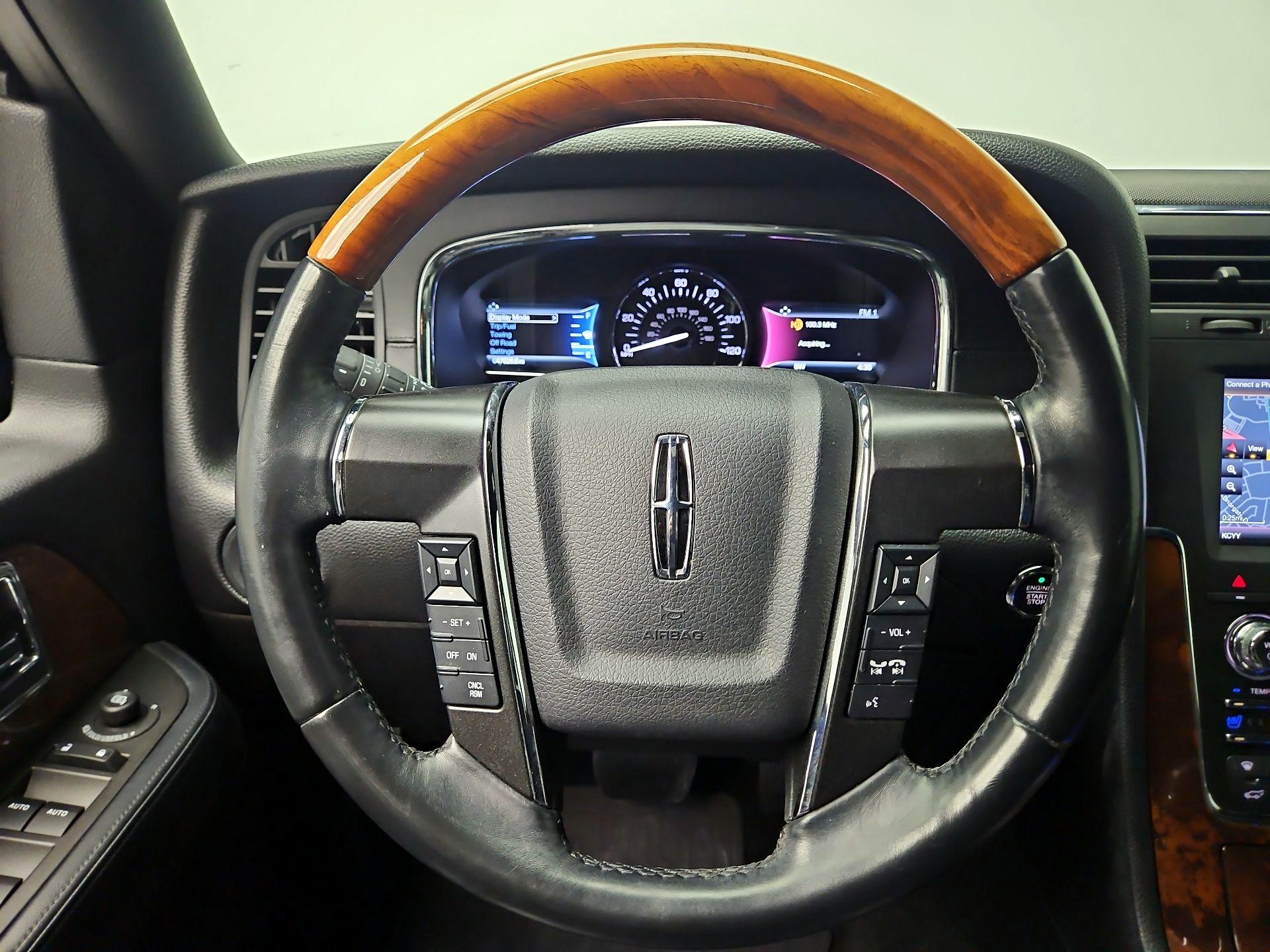 Thumbnail: 2015 Lincoln Navigator - 10