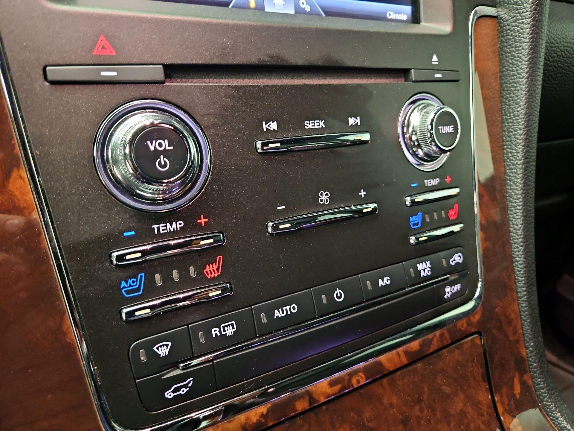 Thumbnail: 2015 Lincoln Navigator - 17