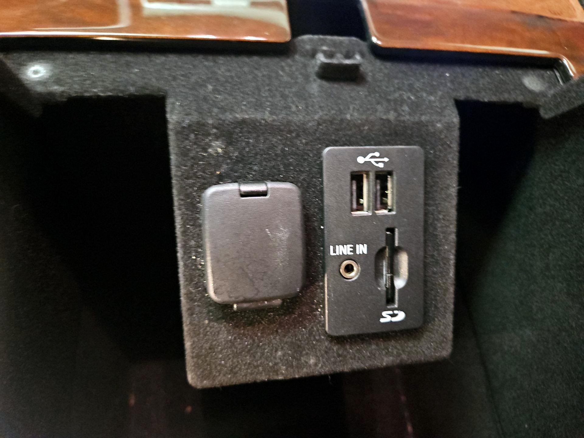 Thumbnail: 2015 Lincoln Navigator - 19